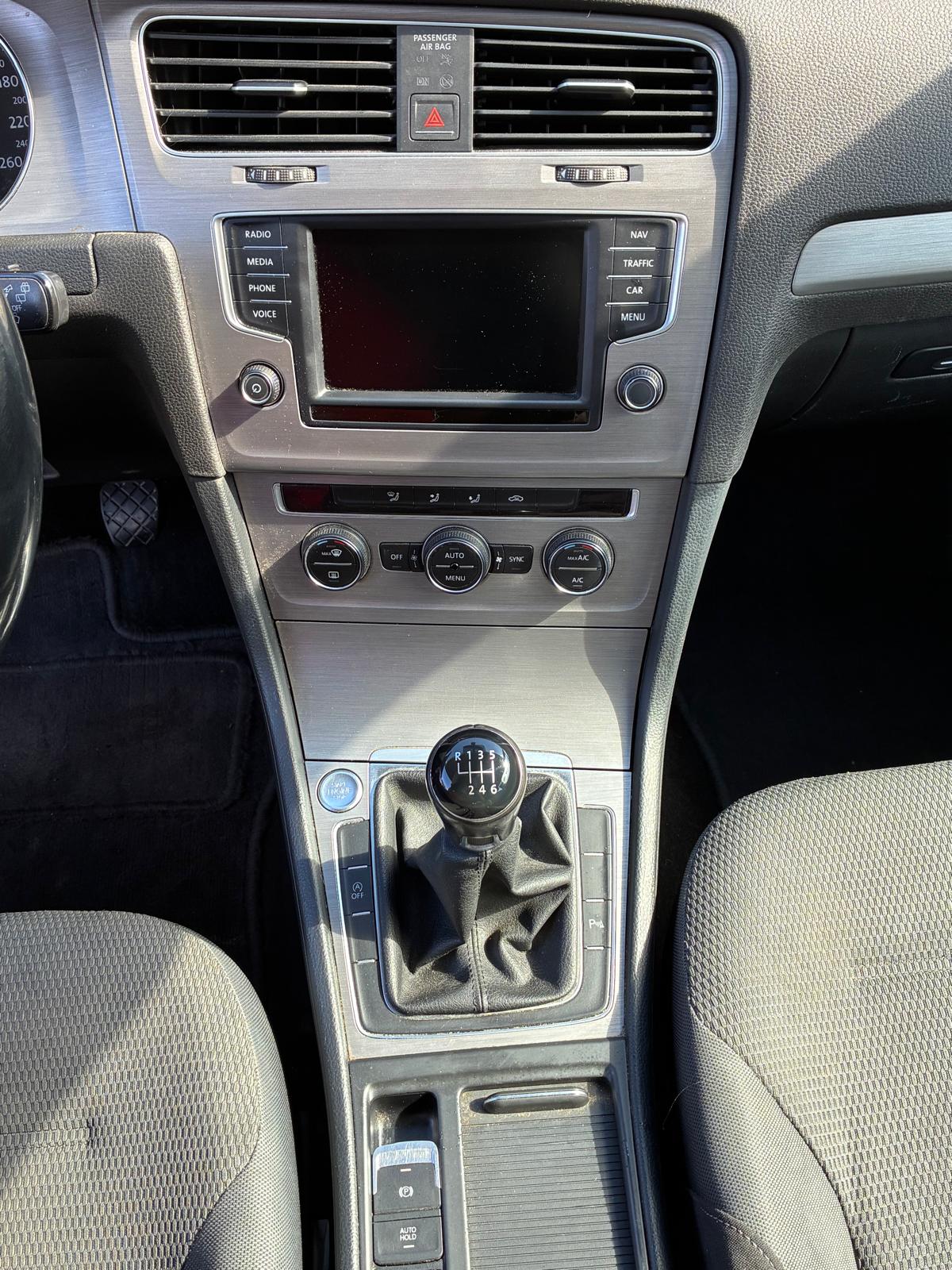 VW Golf Variant 1.6 TDI BlueMotion Comfortline-image-9
