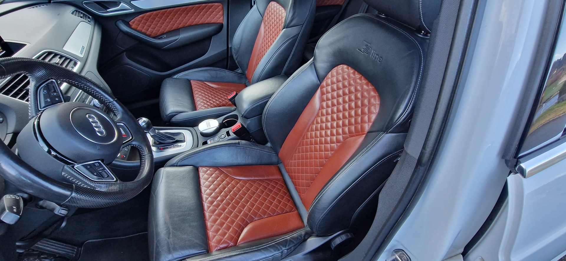 AUDI Q3 2.0 TDI design quattro S-tronic-image-8