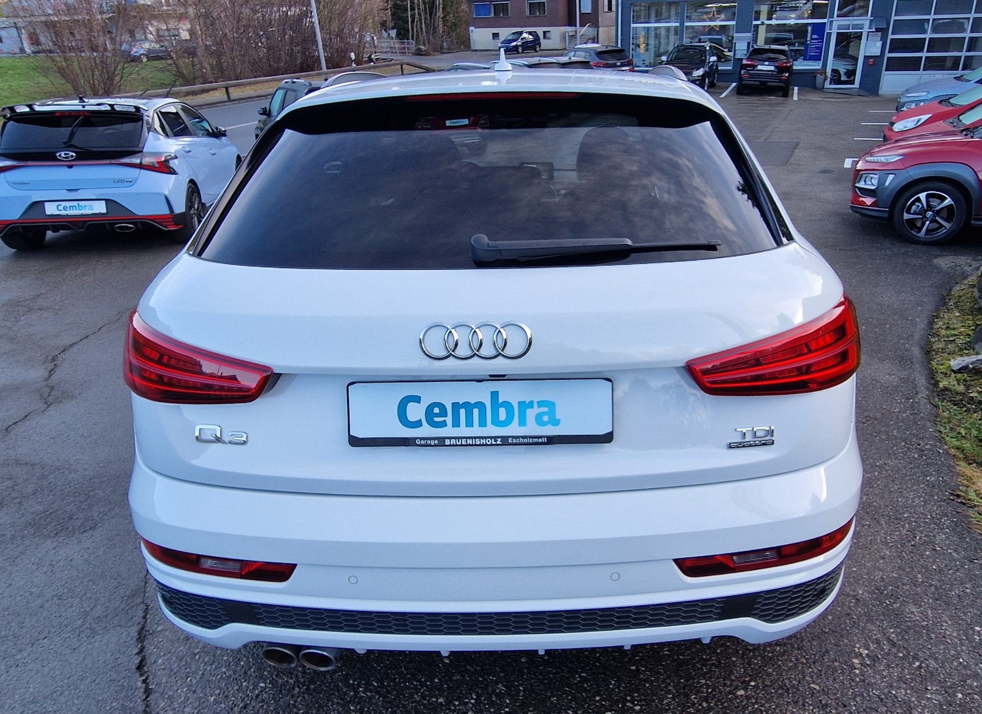 AUDI Q3 2.0 TDI design quattro S-tronic-image-5