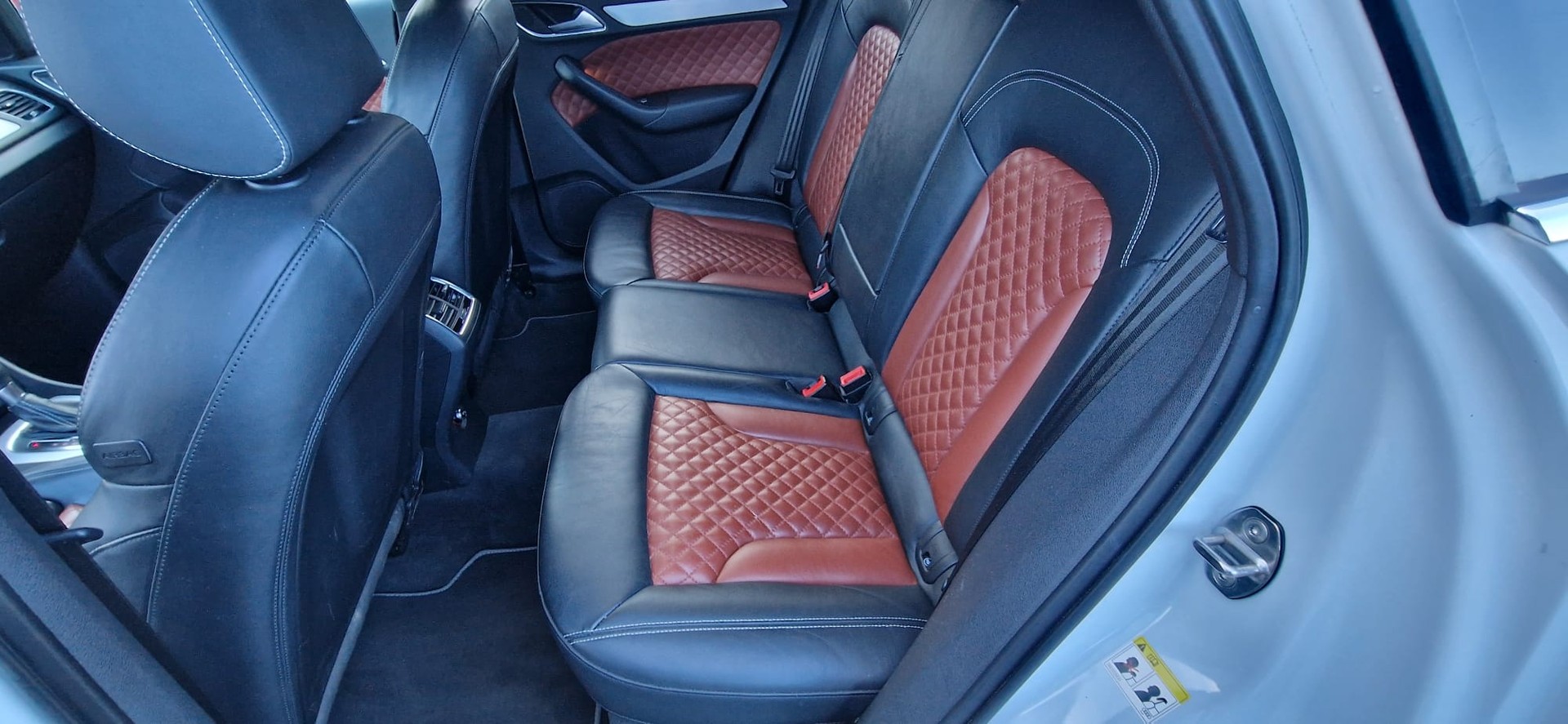 AUDI Q3 2.0 TDI design quattro S-tronic-image-9