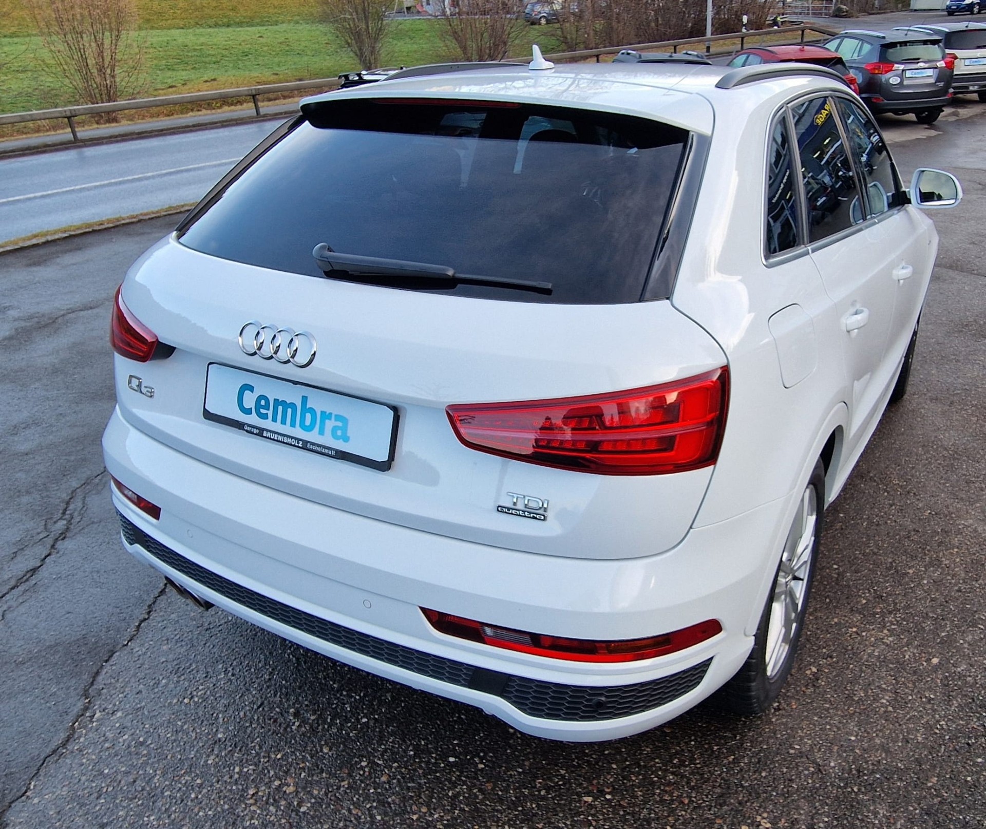 AUDI Q3 2.0 TDI design quattro S-tronic-image-6