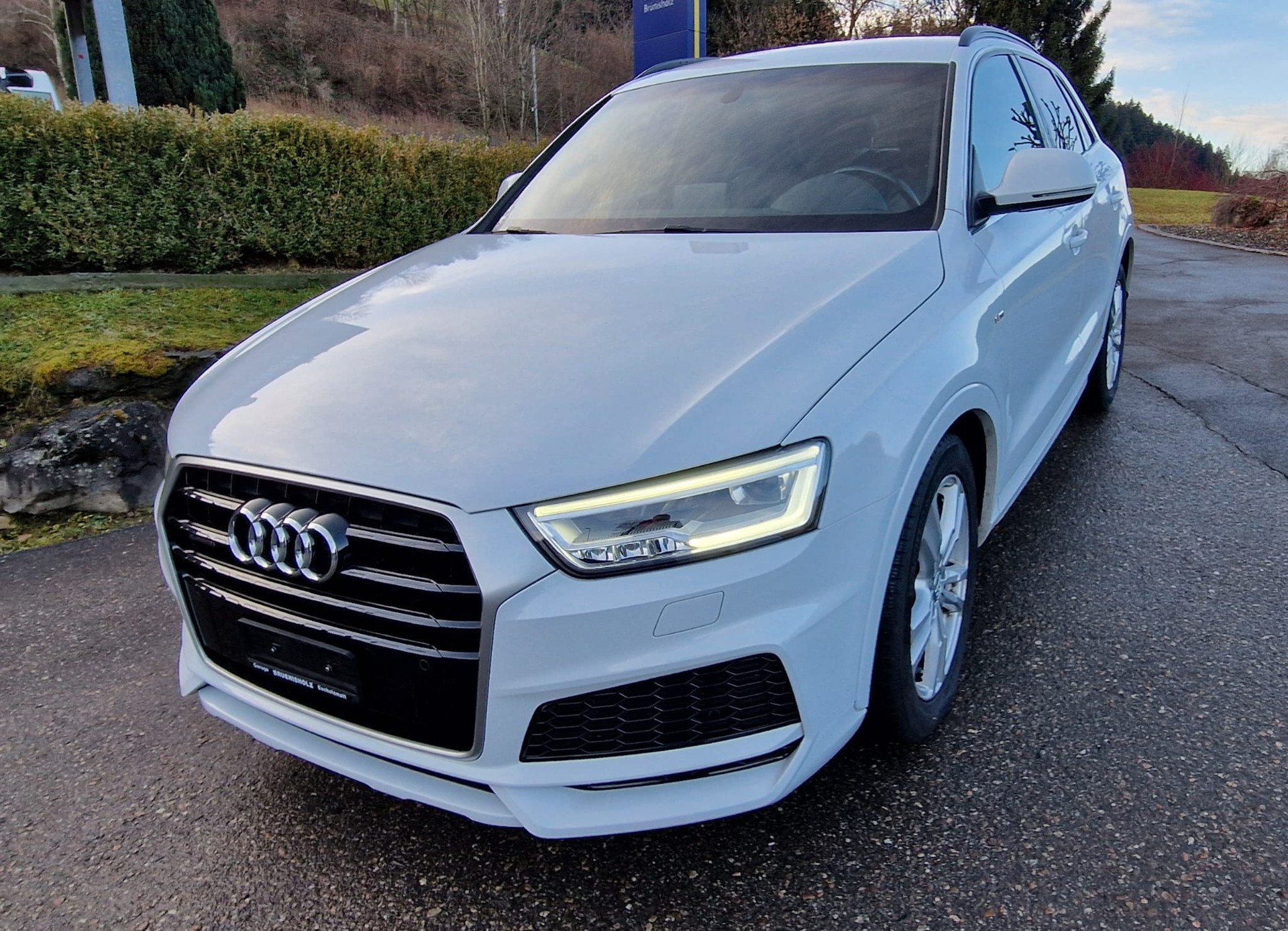 AUDI Q3 2.0 TDI design quattro S-tronic-image-0