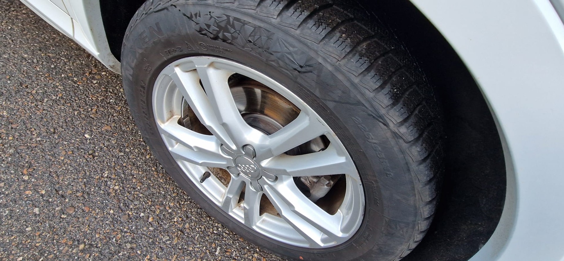 AUDI Q3 2.0 TDI design quattro S-tronic-image-13