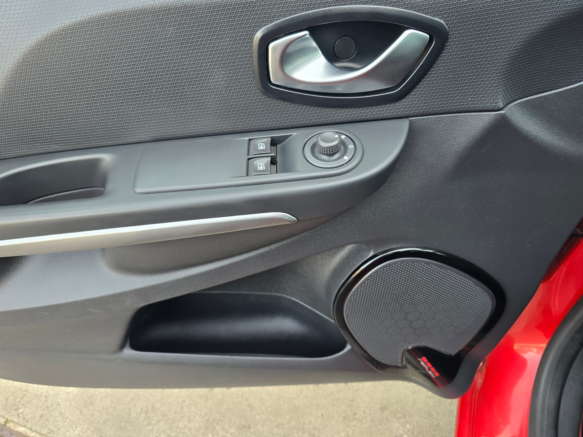 RENAULT Clio 0.9 12V Limited-image-9