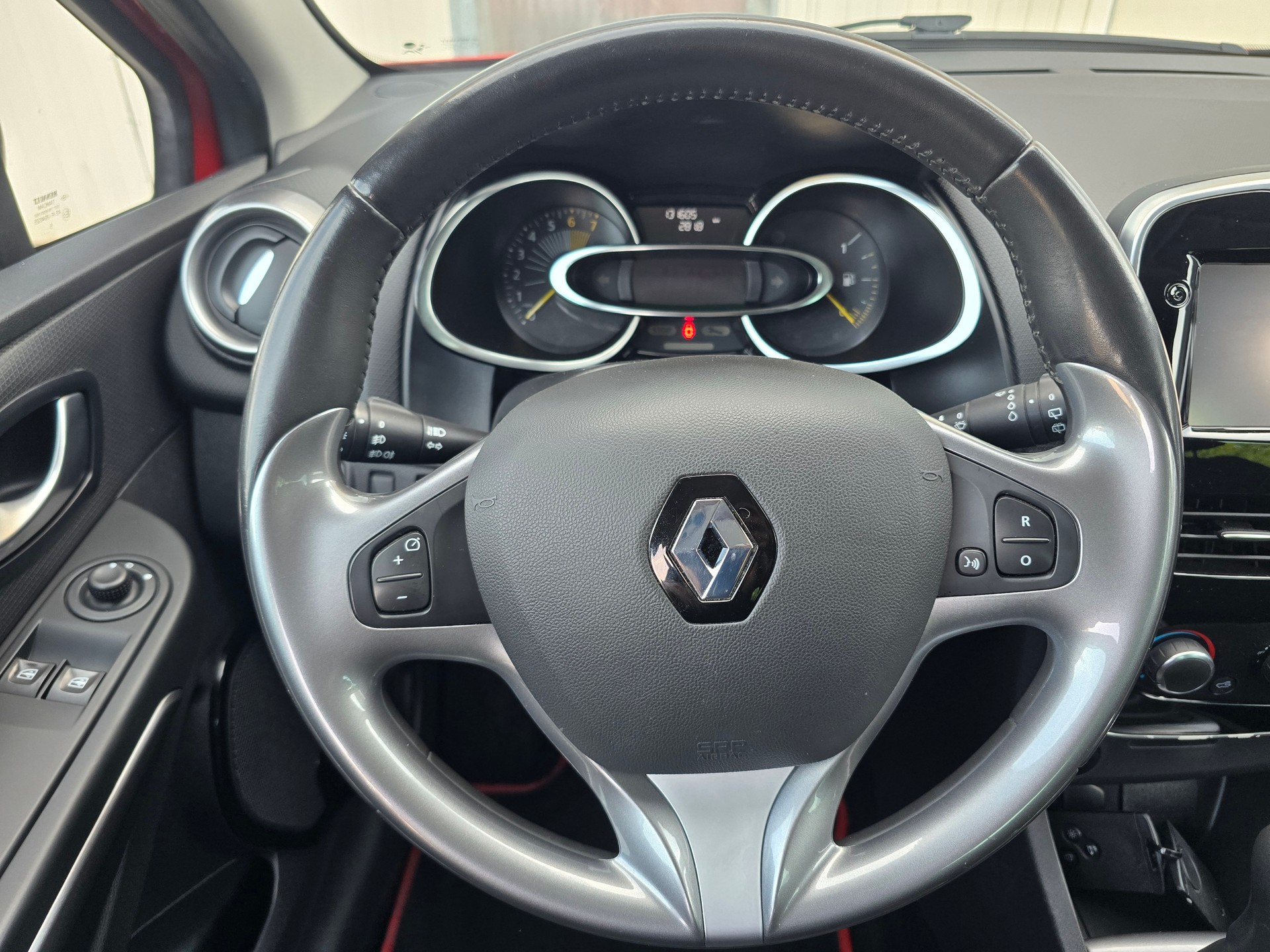 RENAULT Clio 0.9 12V Limited-image-7