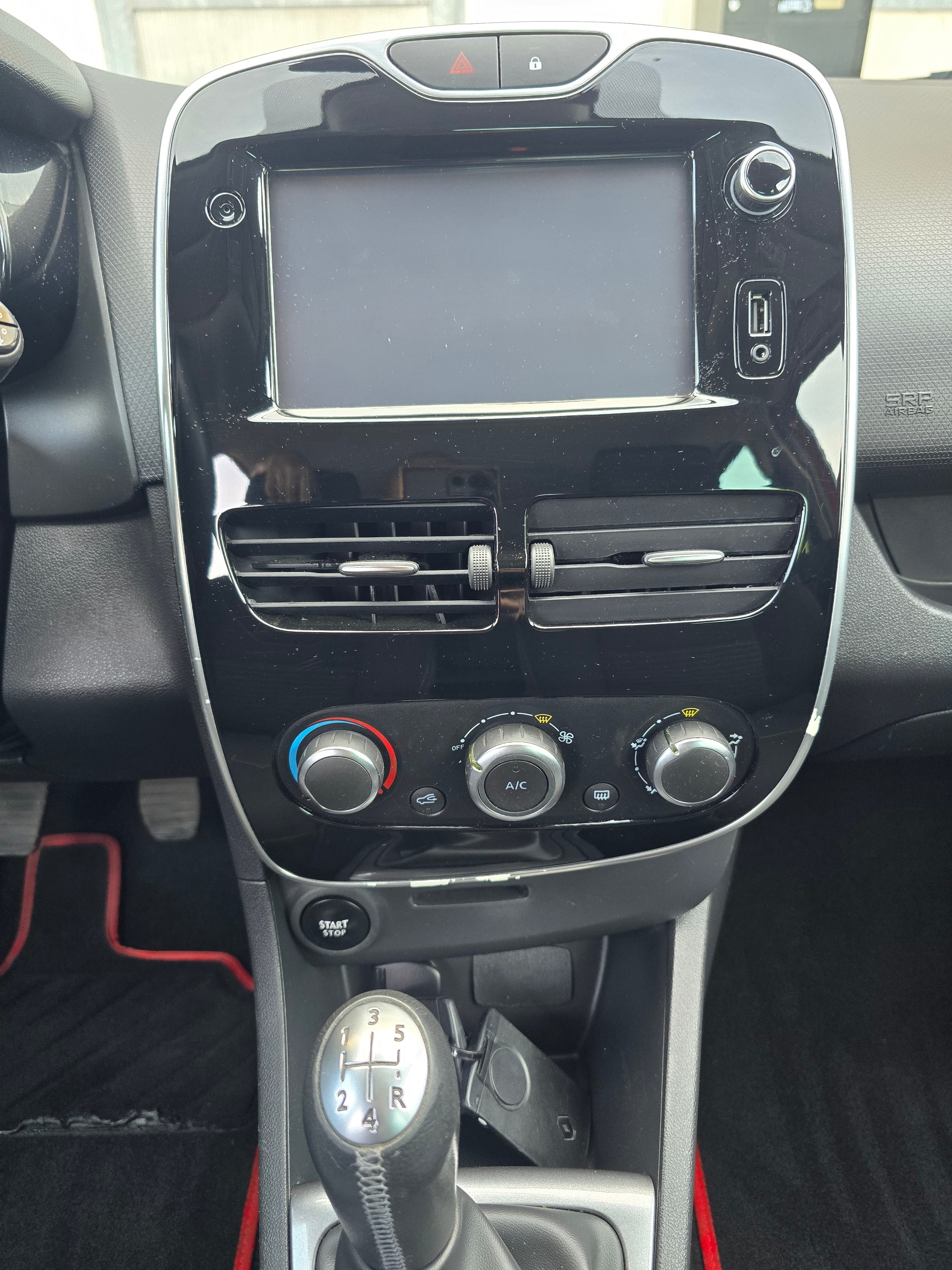 RENAULT Clio 0.9 12V Limited-image-8