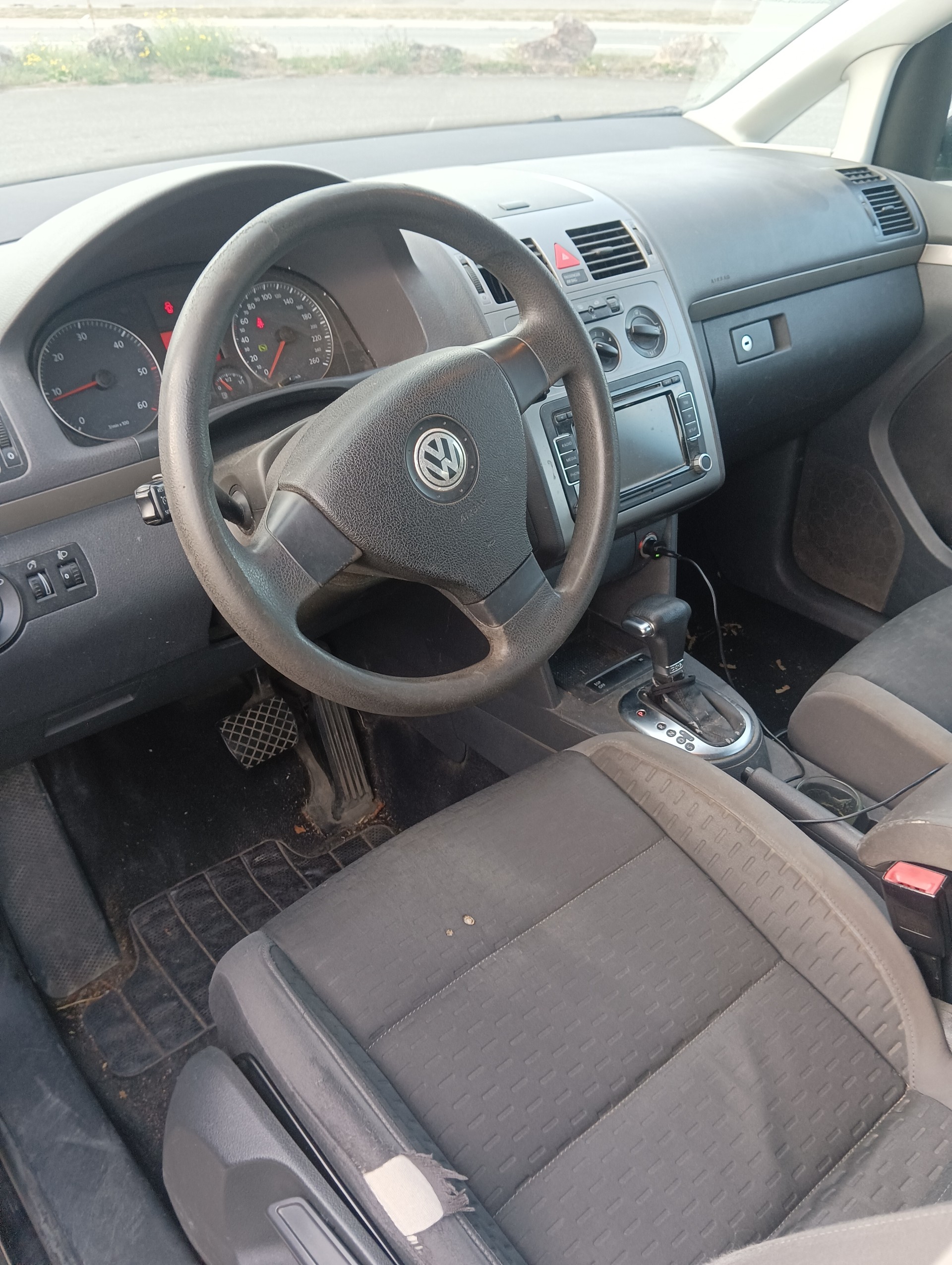 VW TOURAN-image-5