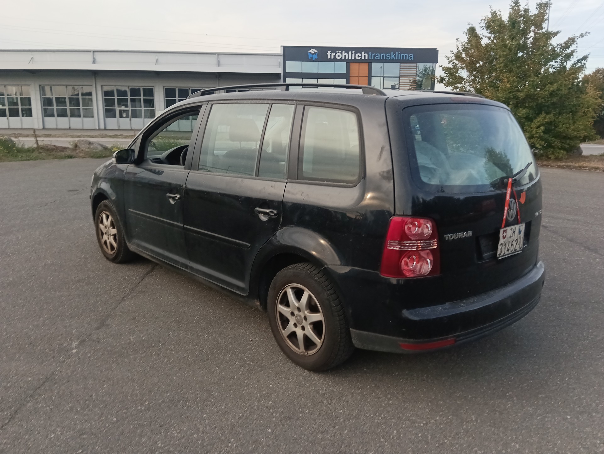 VW TOURAN-image-2