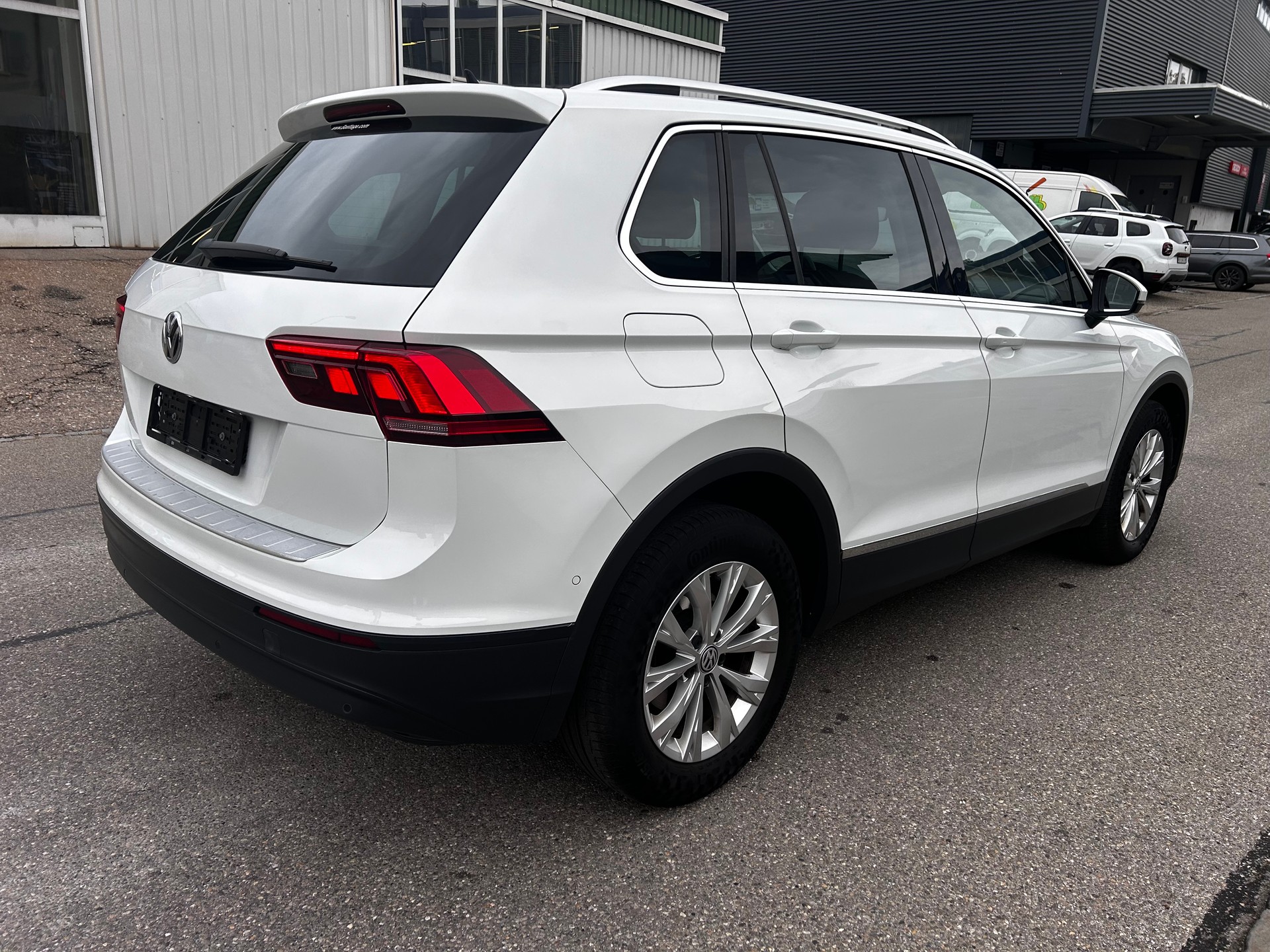 VW Tiguan 2.0 TDI SCR Comfortline 4Motion DSG-image-5
