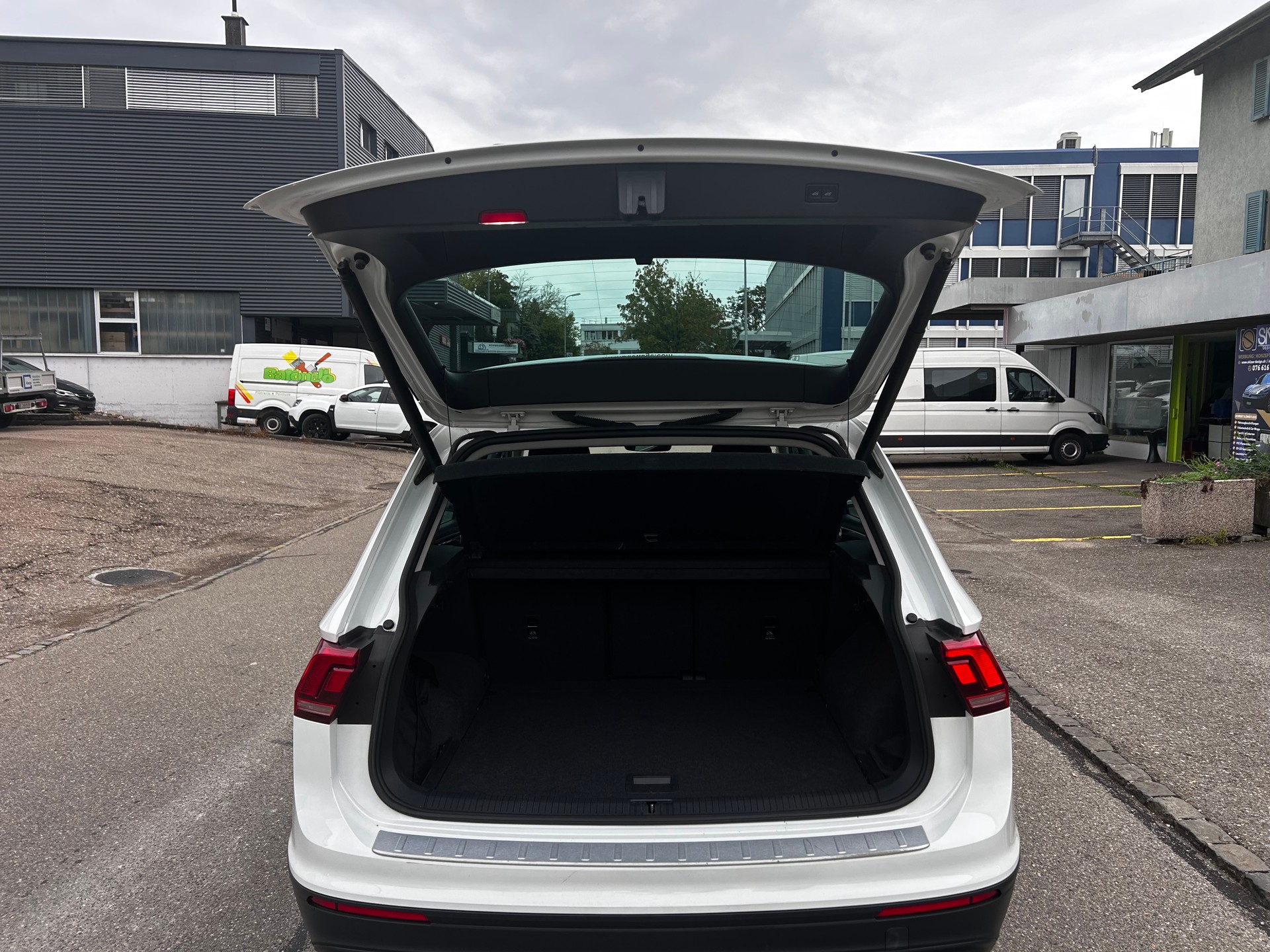 VW Tiguan 2.0 TDI SCR Comfortline 4Motion DSG-image-8