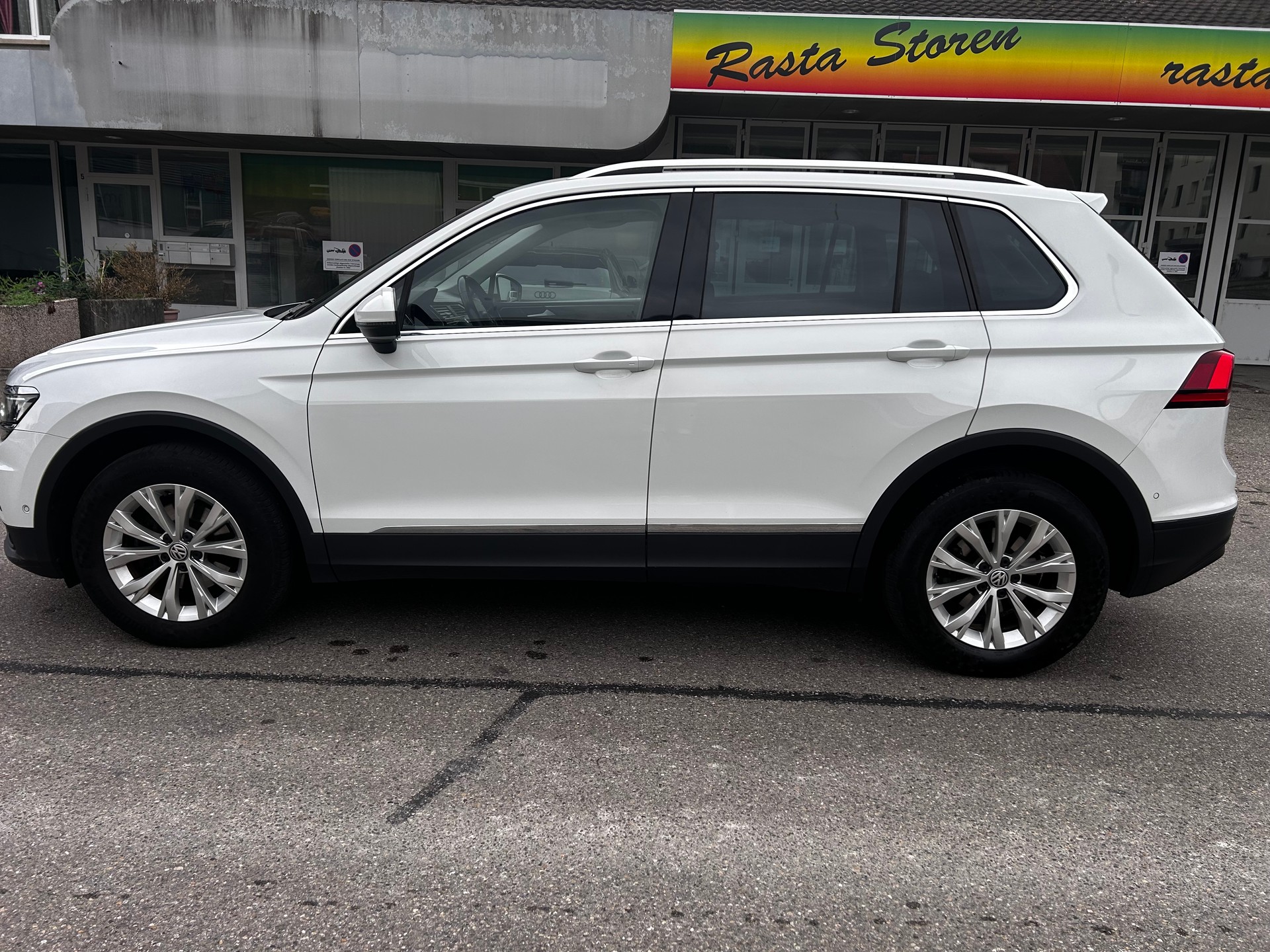 VW Tiguan 2.0 TDI SCR Comfortline 4Motion DSG-image-7