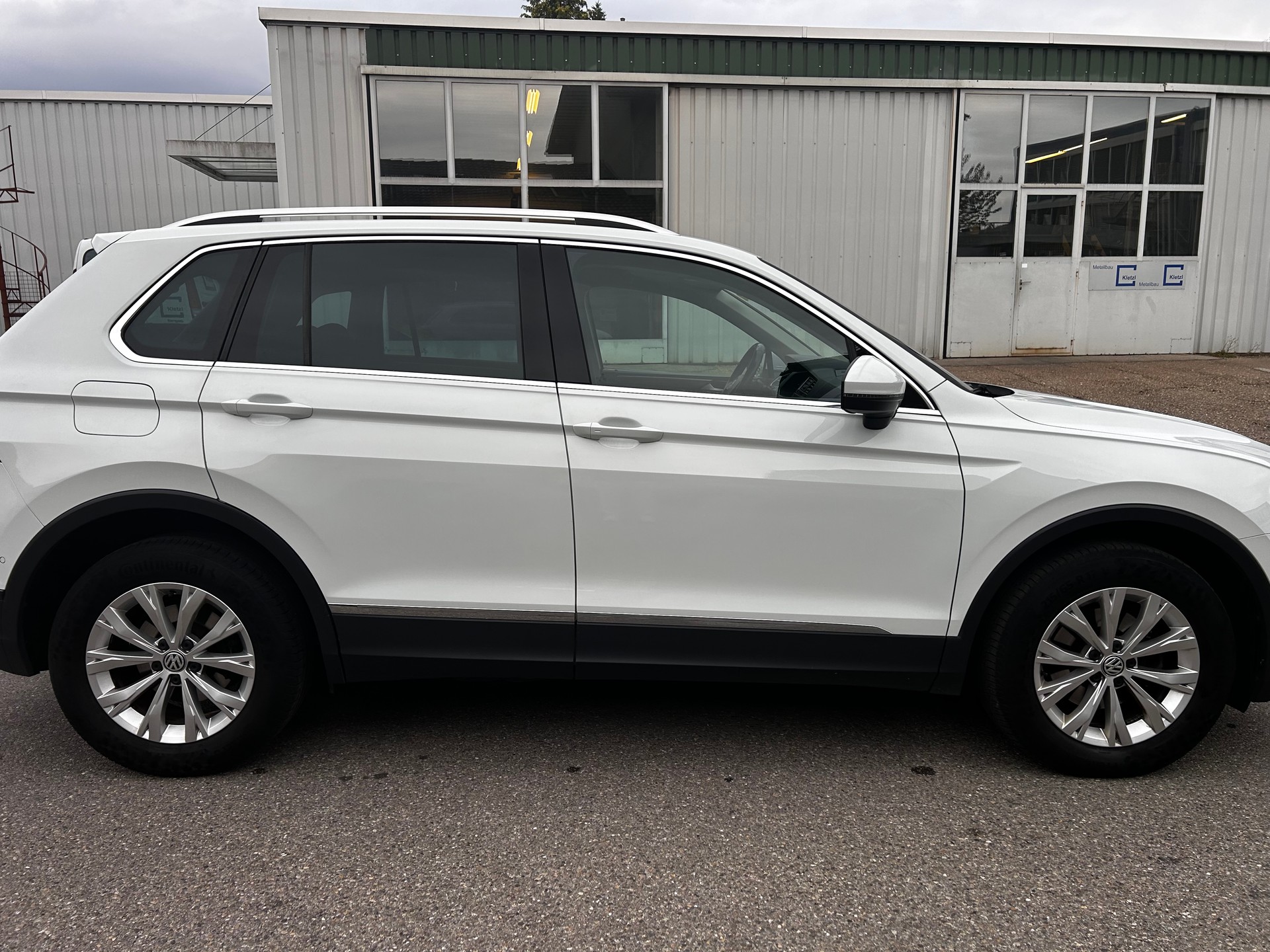 VW Tiguan 2.0 TDI SCR Comfortline 4Motion DSG-image-3