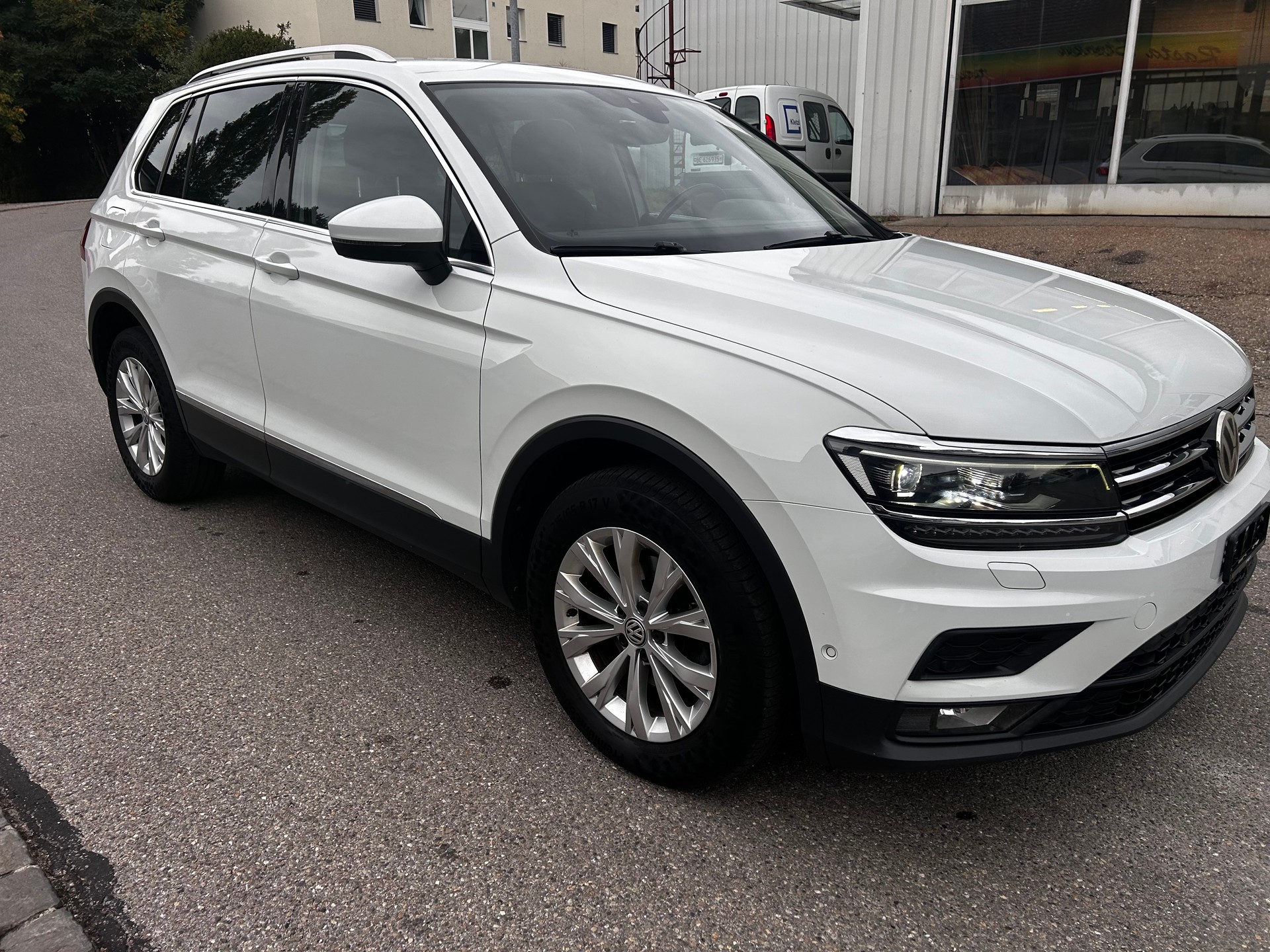 VW Tiguan 2.0 TDI SCR Comfortline 4Motion DSG-image-2