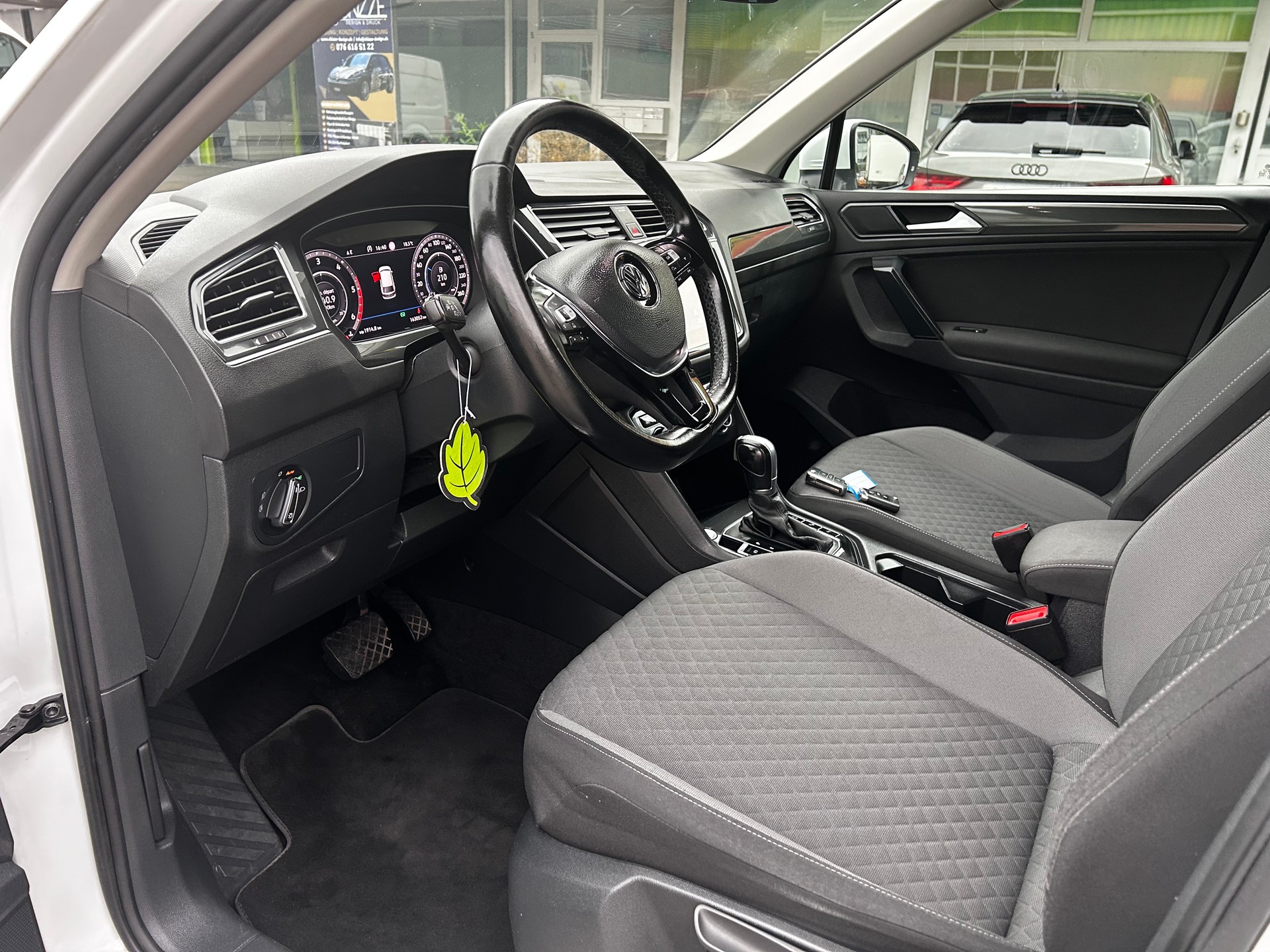 VW Tiguan 2.0 TDI SCR Comfortline 4Motion DSG-image-12