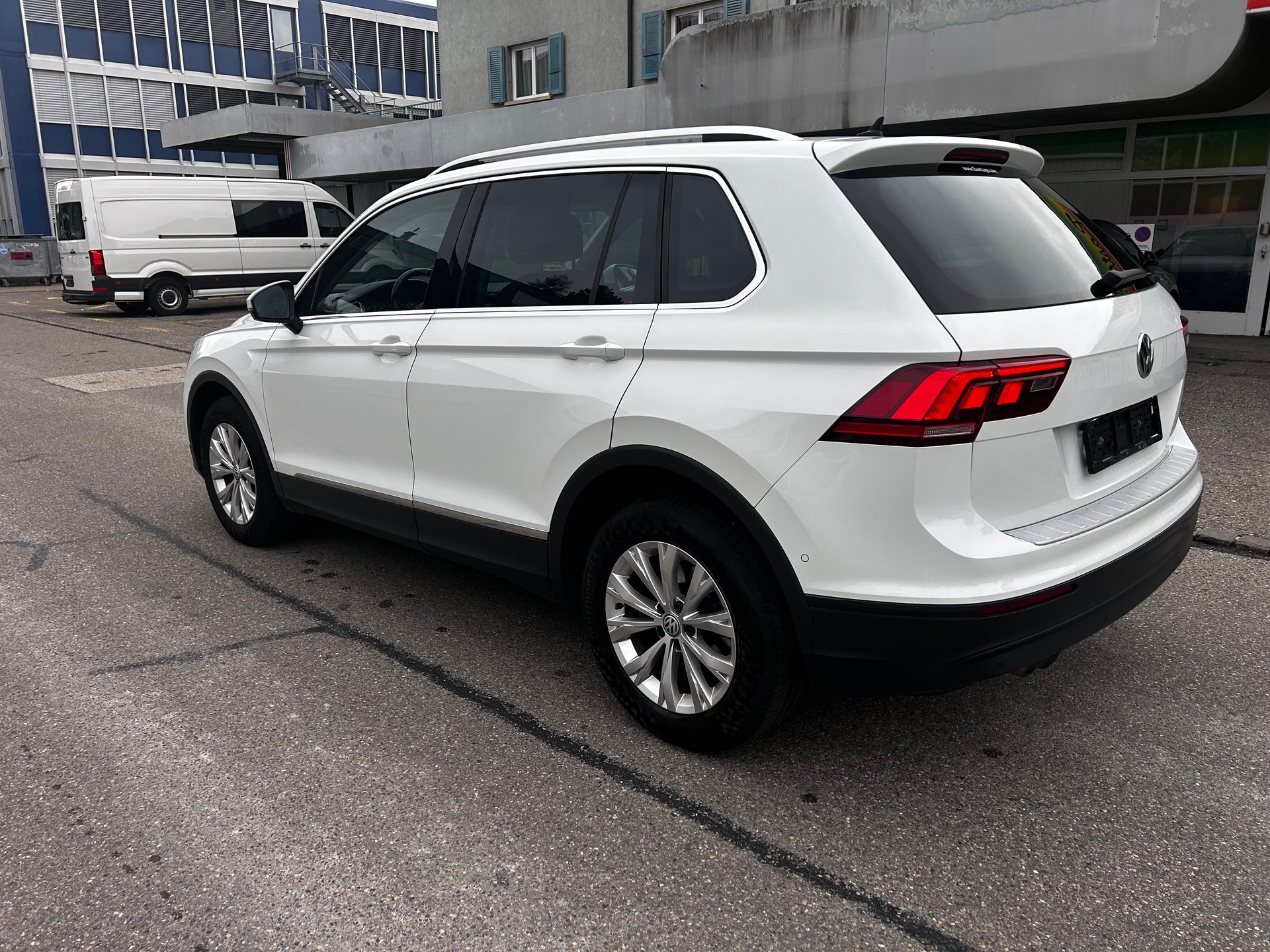 VW Tiguan 2.0 TDI SCR Comfortline 4Motion DSG-image-6