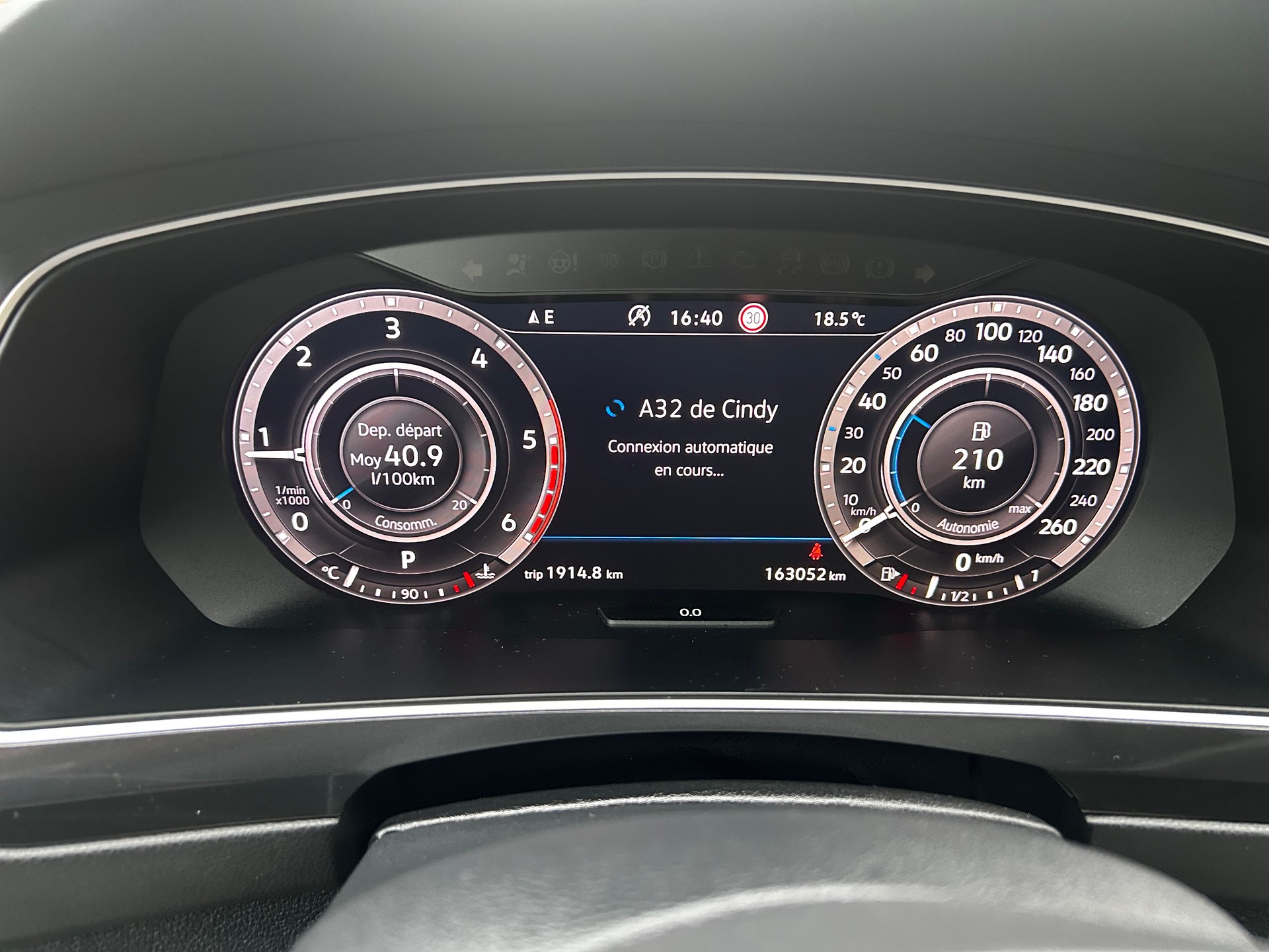 VW Tiguan 2.0 TDI SCR Comfortline 4Motion DSG-image-13