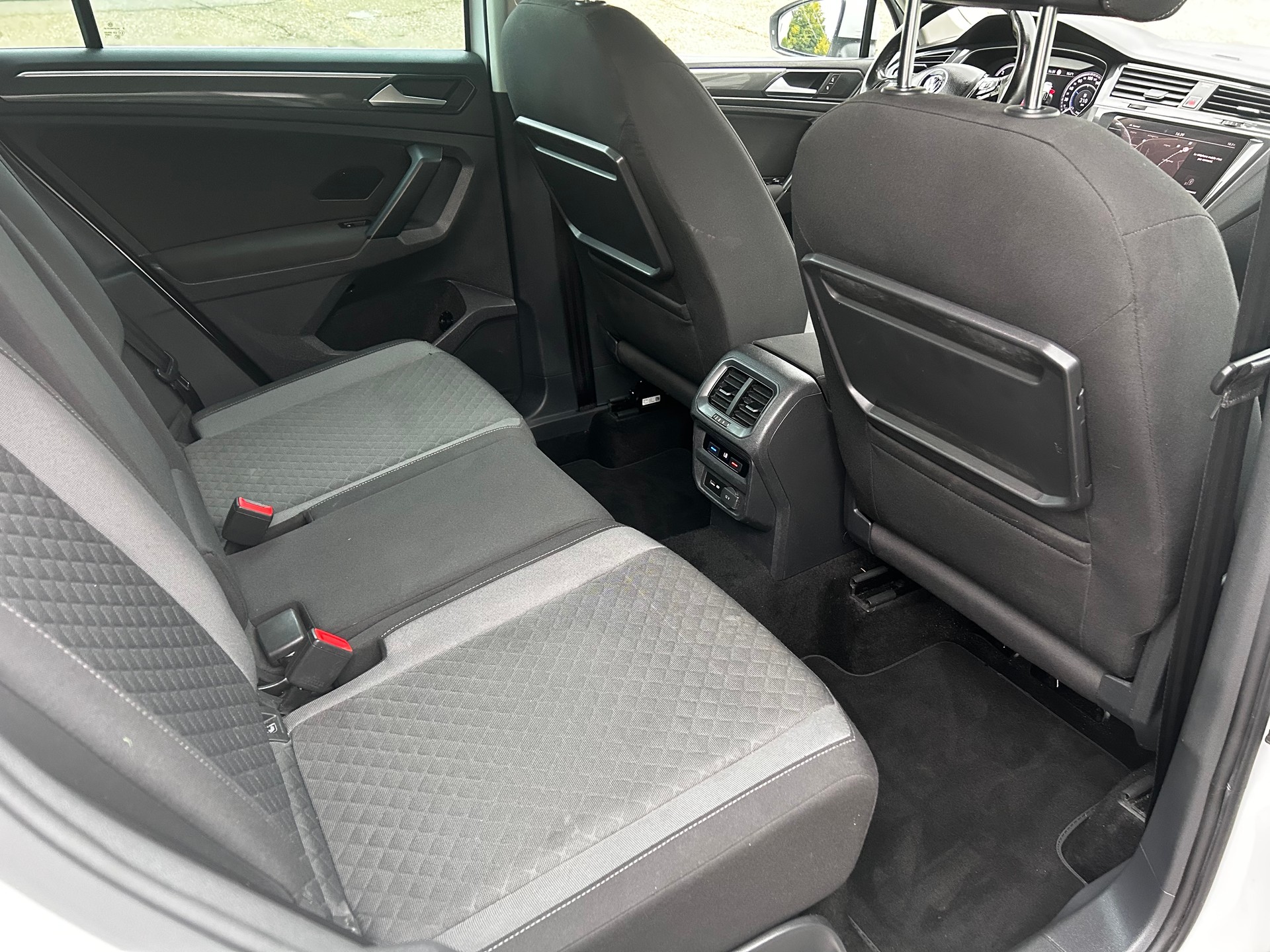 VW Tiguan 2.0 TDI SCR Comfortline 4Motion DSG-image-9