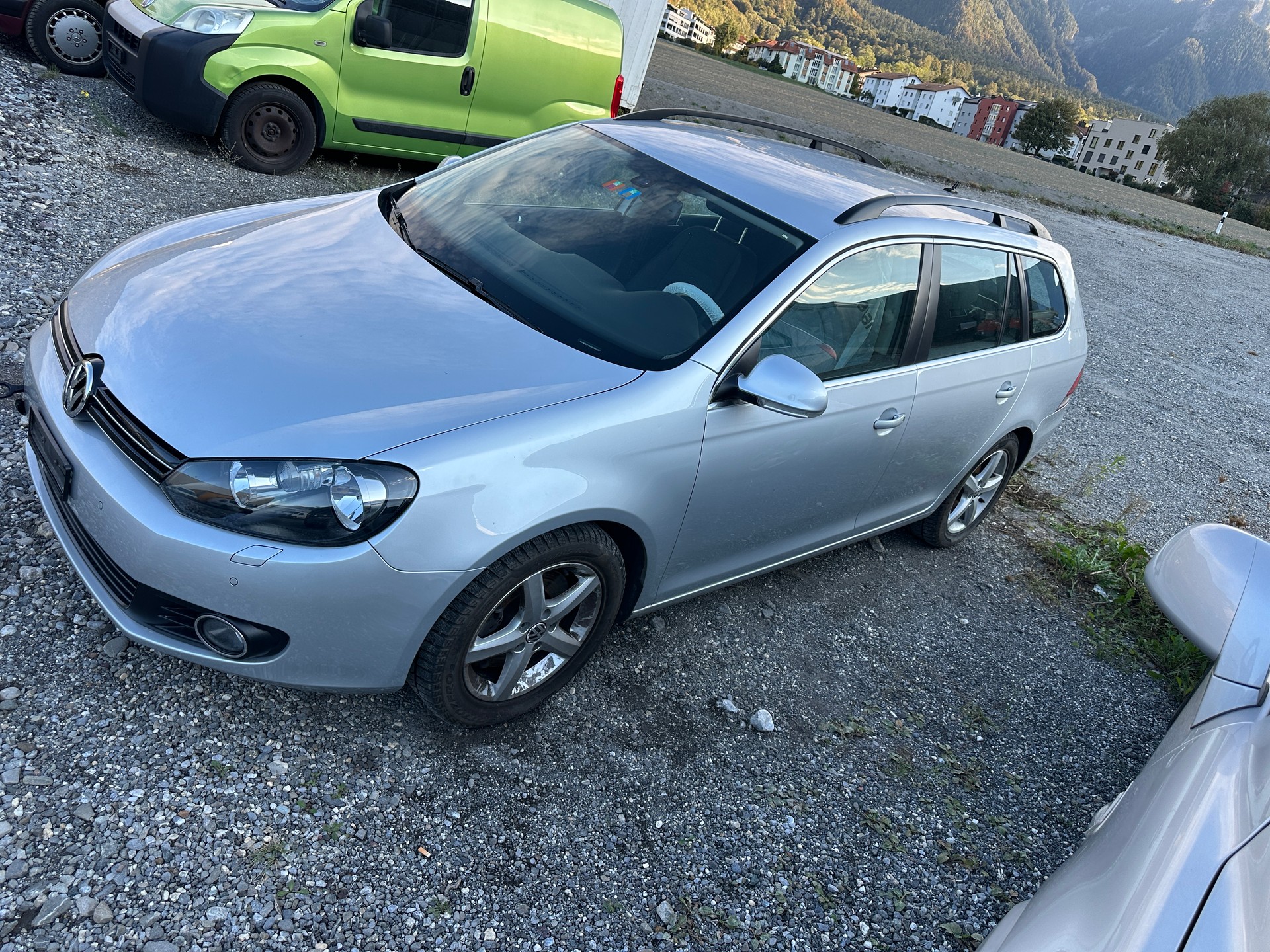 VW Golf Variant 1.6 TDI Comfortline 4Motion-image-2