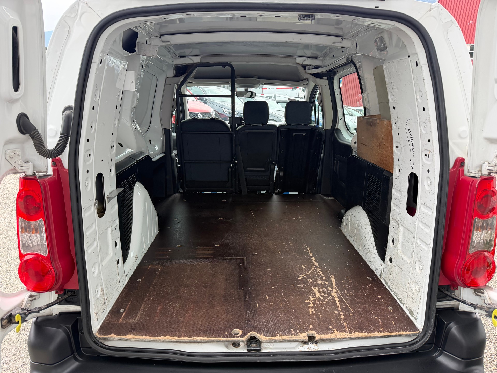 PEUGEOT Partner 1.6 HDI Urban Pack-image-8