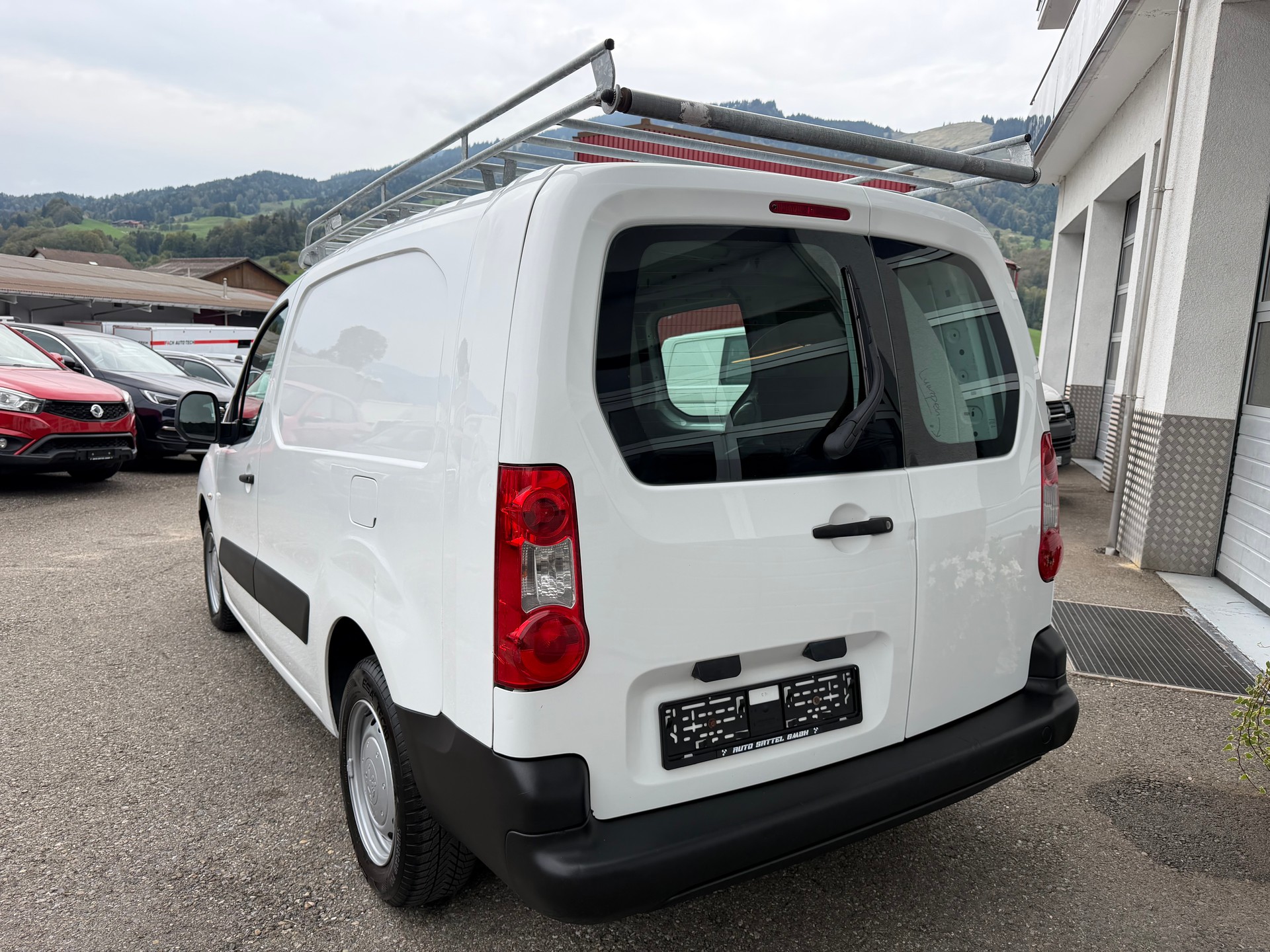 PEUGEOT Partner 1.6 HDI Urban Pack-image-2