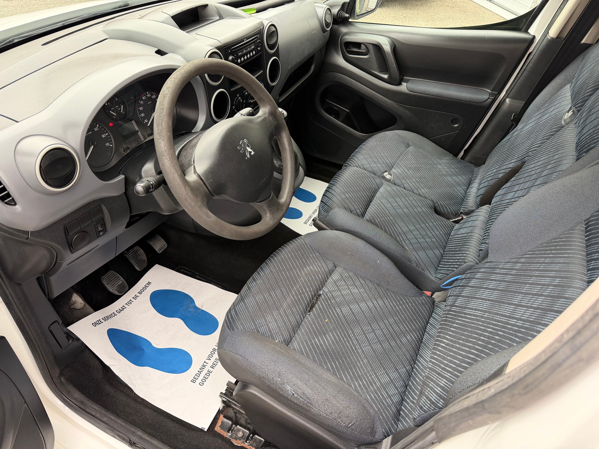 PEUGEOT Partner 1.6 HDI Urban Pack-image-4
