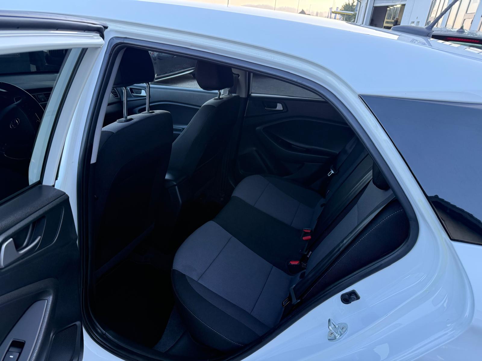 HYUNDAI i20 Active 1.0 T-GDi Amplia-image-9