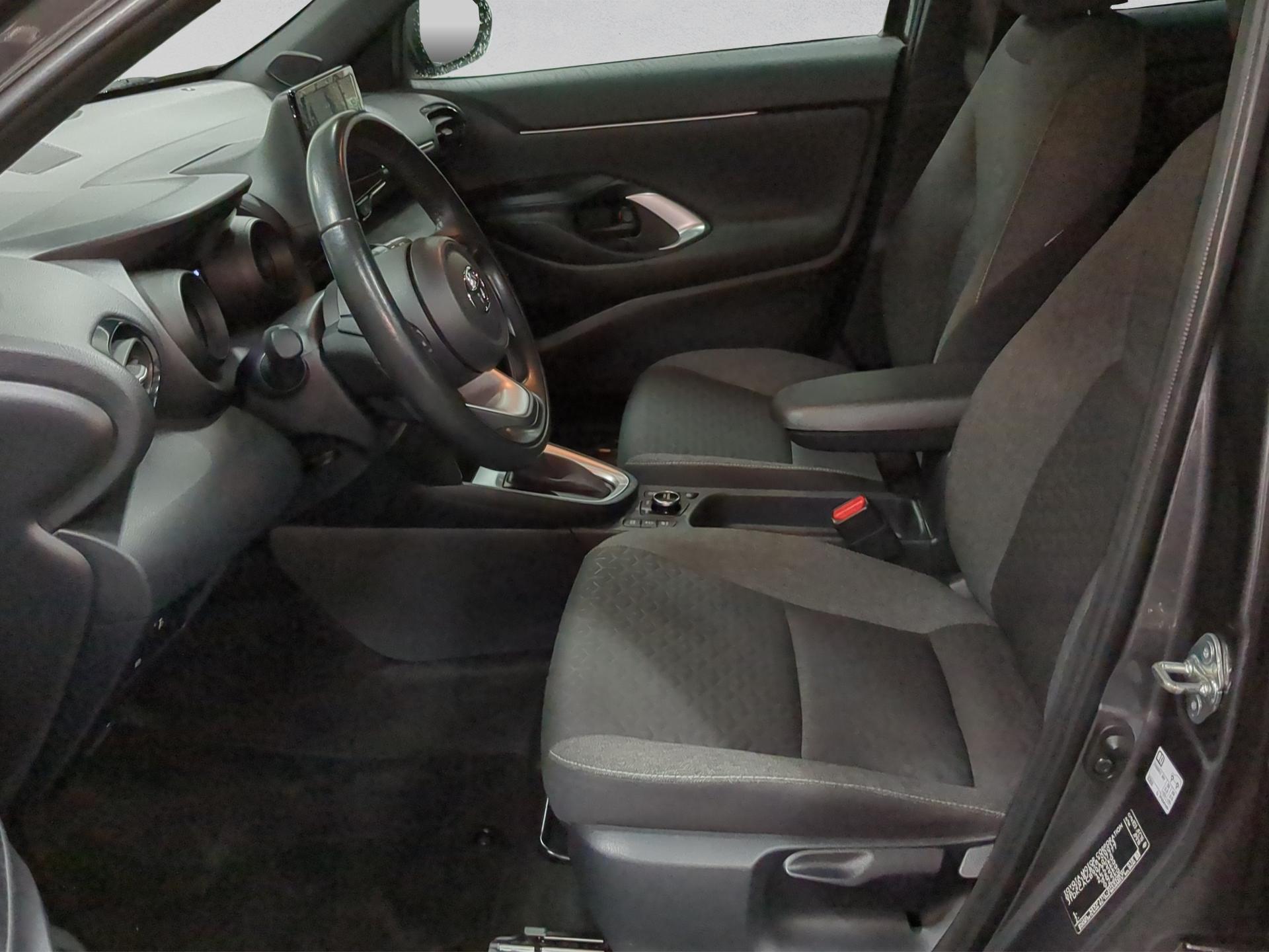 TOYOTA Yaris Cross 1.5 Trend e-CVT AWDi-image-8