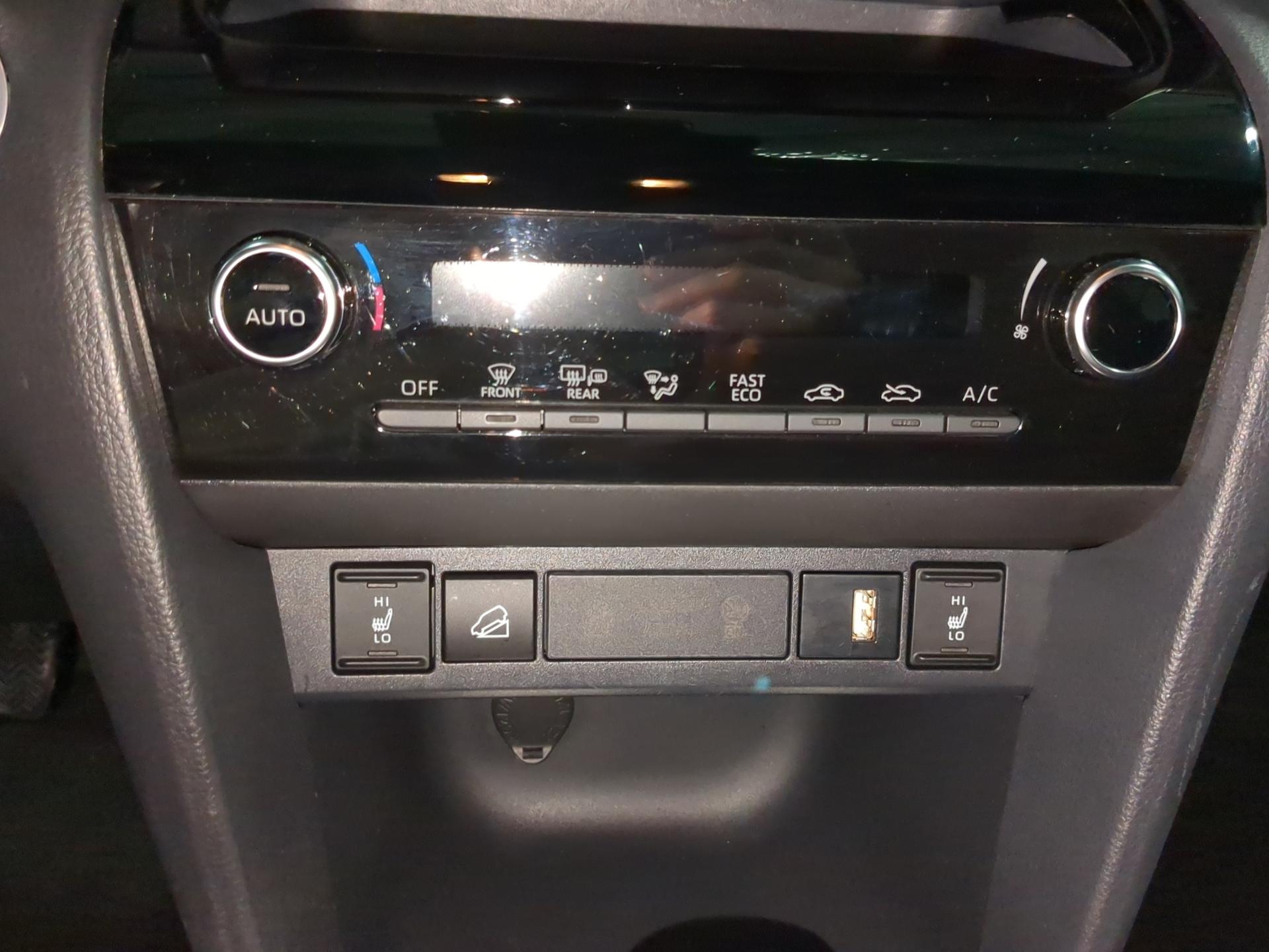 TOYOTA Yaris Cross 1.5 Trend e-CVT AWDi-image-19