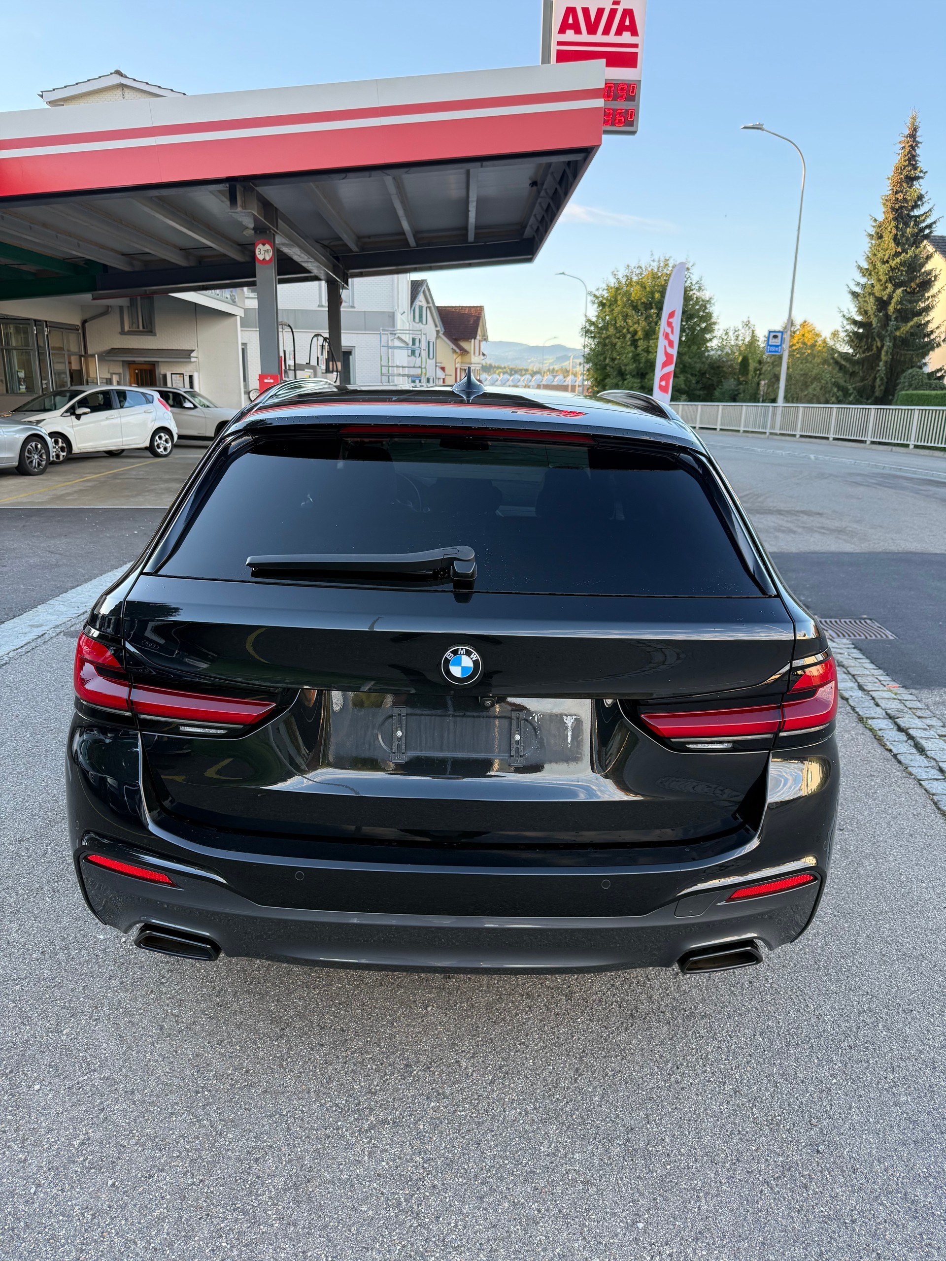 BMW 530d xDrive Touring Pure M Sport Edition Steptr.-image-2