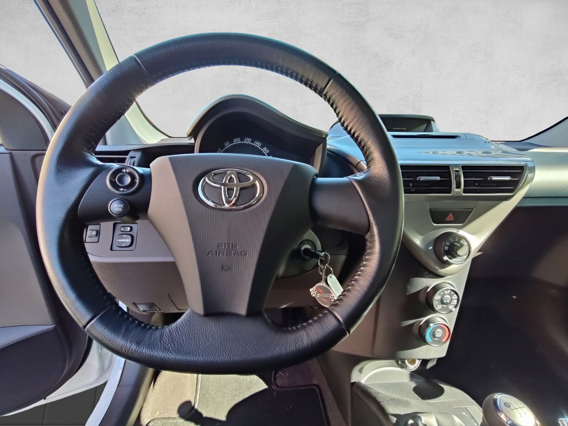 TOYOTA iQ 1.0 VVT-i Eco-image-6