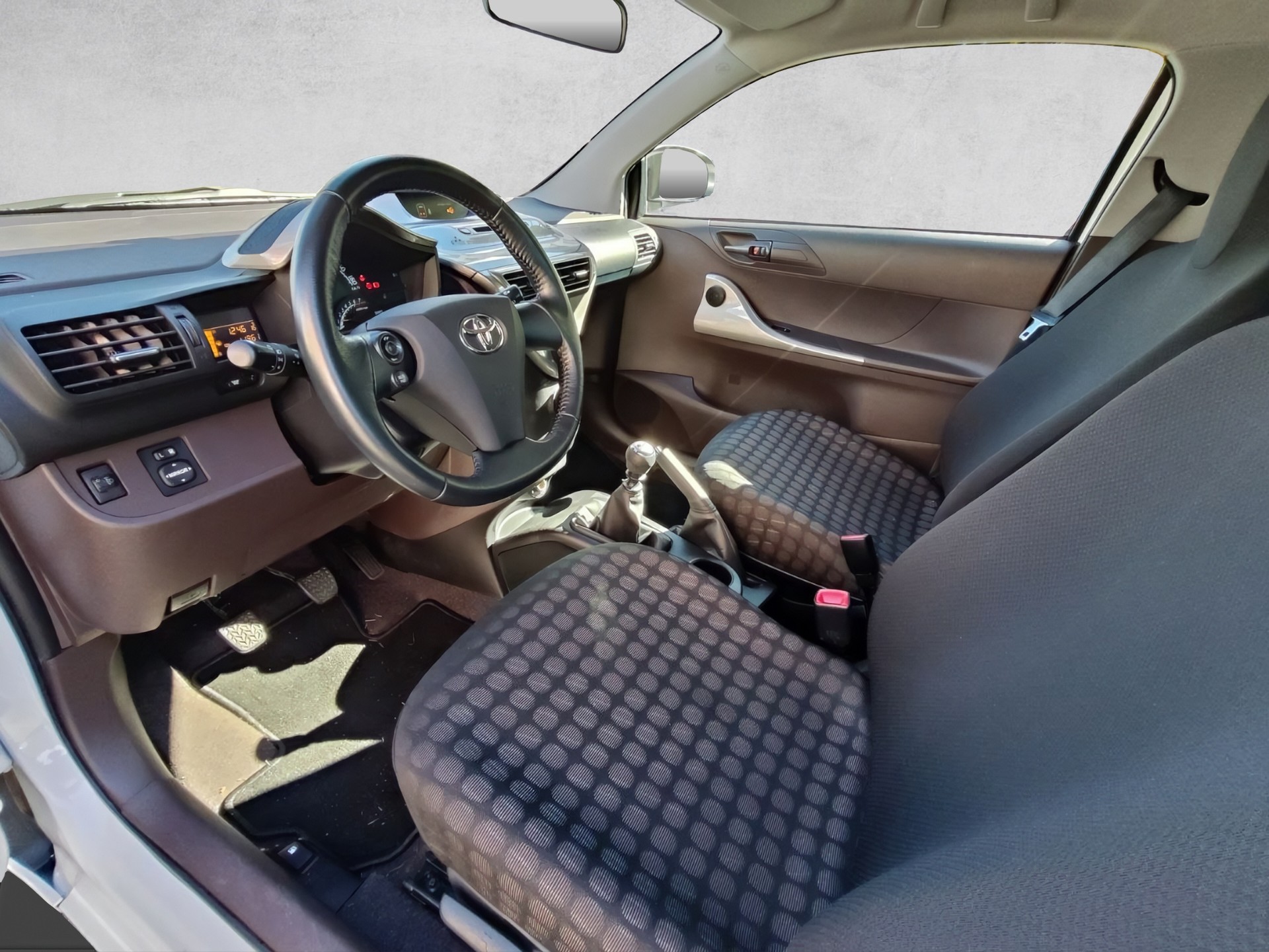 TOYOTA iQ 1.0 VVT-i Eco-image-5