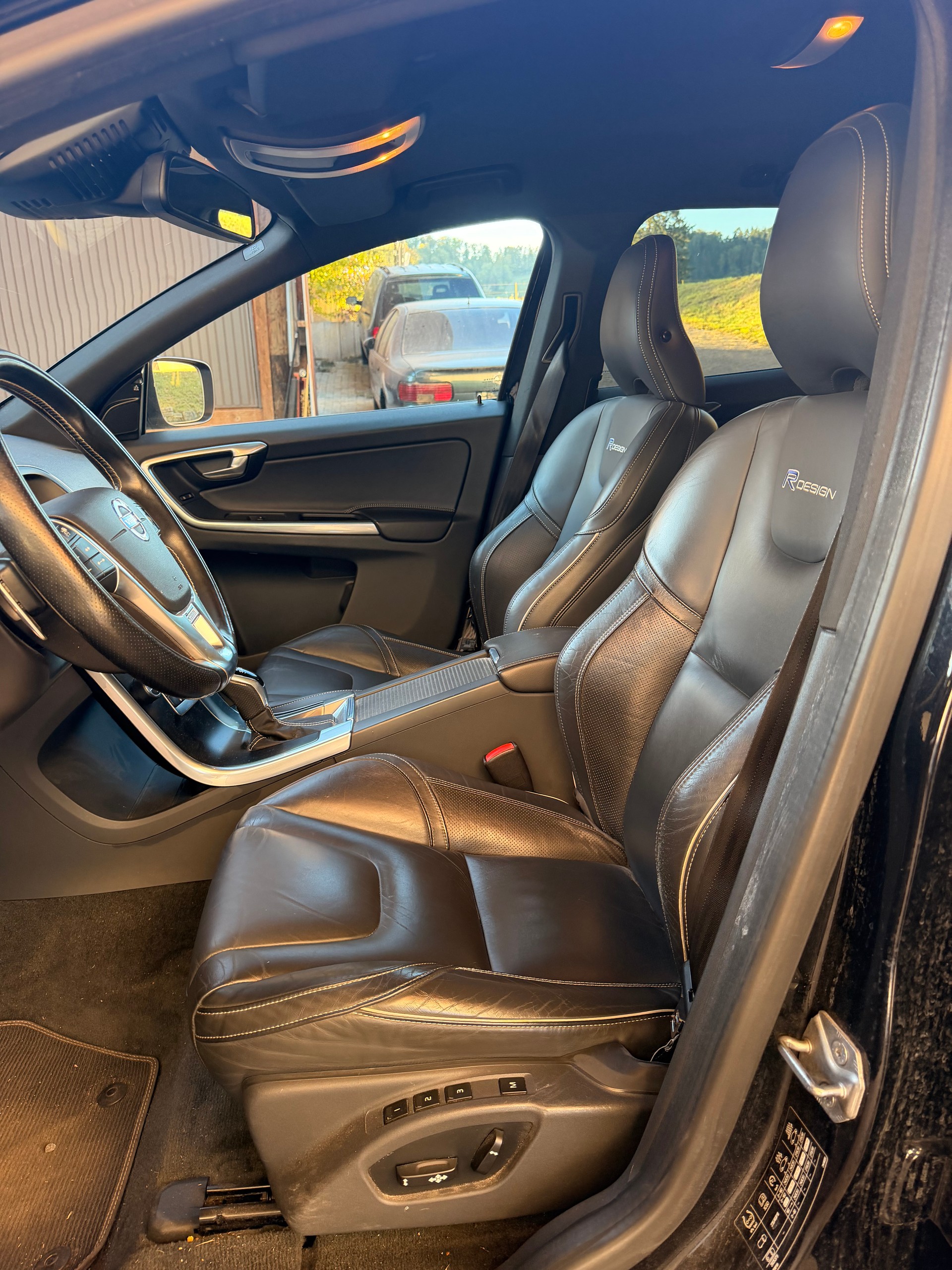 VOLVO XC60 D5 AWD Summum R-Design Geartronic-image-7