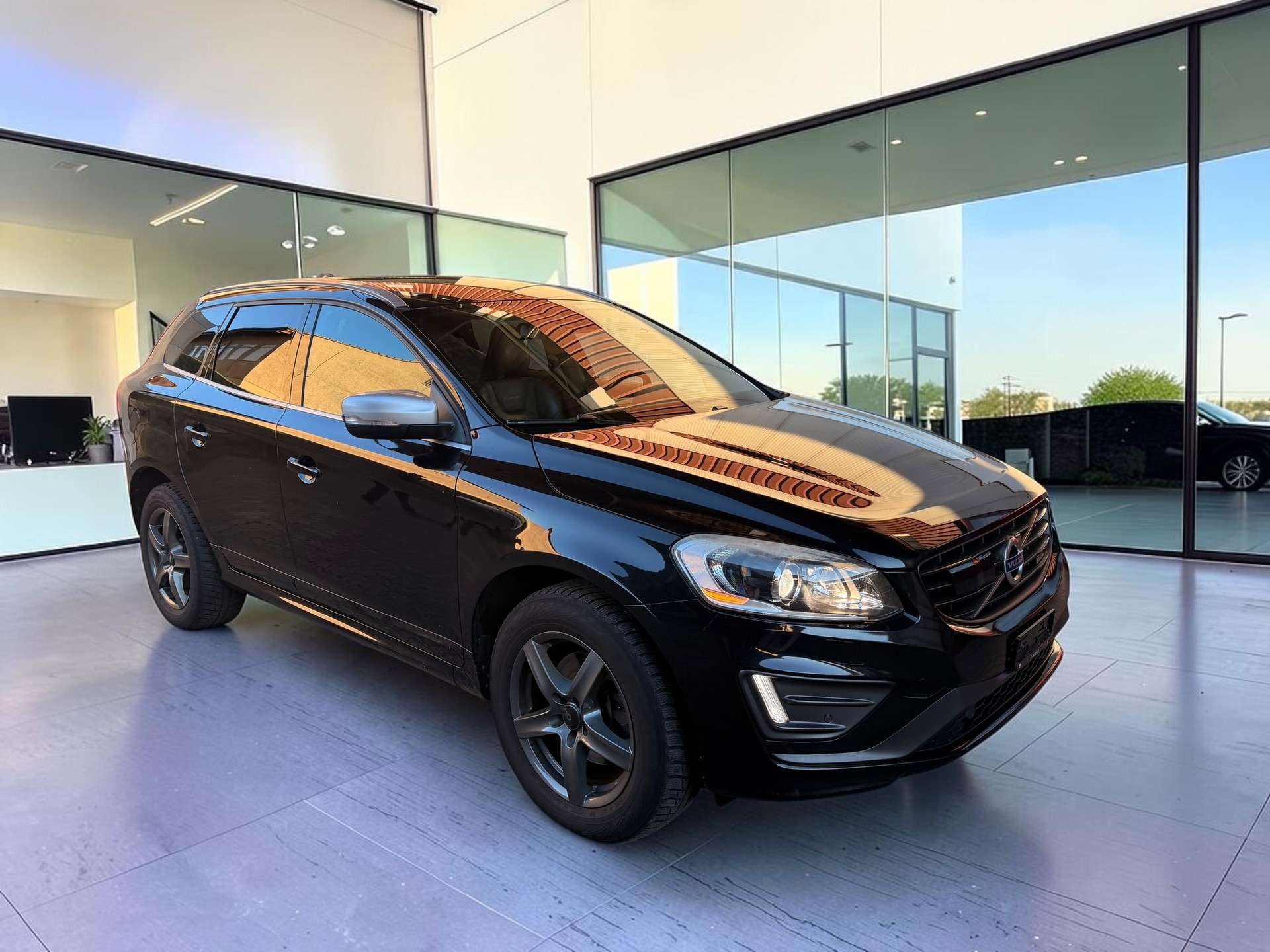 VOLVO XC60 D5 AWD Summum R-Design Geartronic-image-0