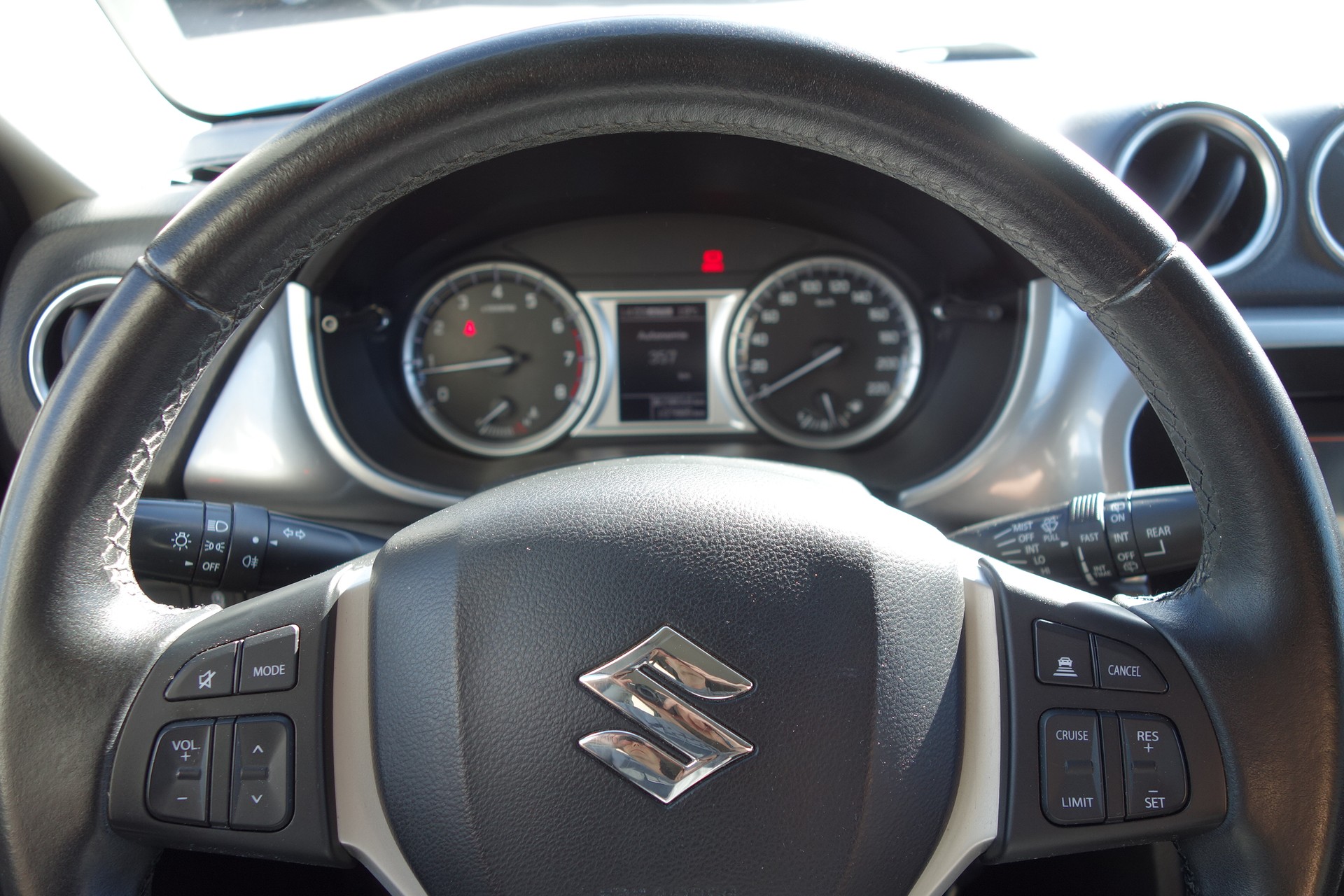 SUZUKI Vitara 1.6 Compact+-image-6