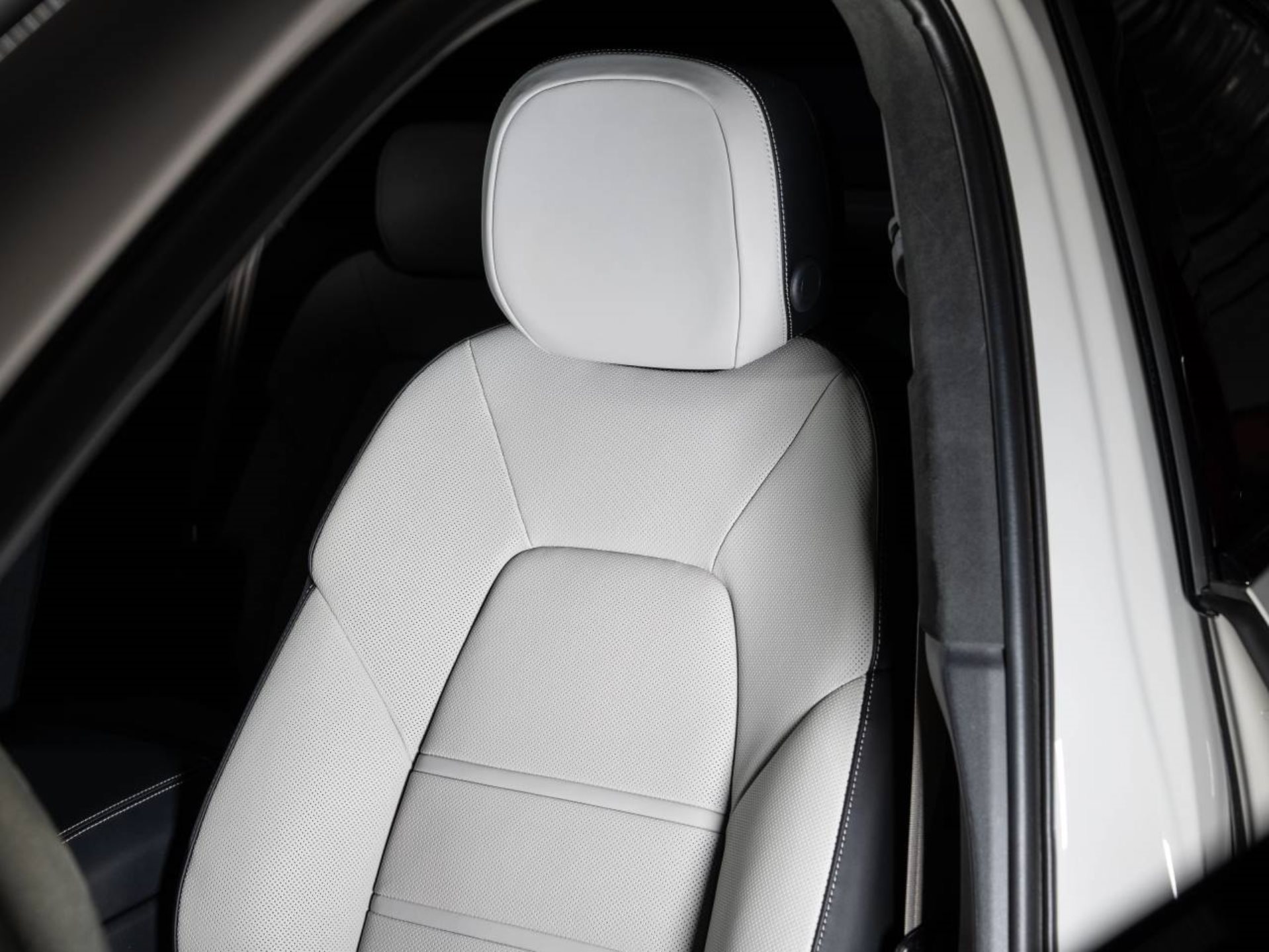PORSCHE Cayenne GTS Coupé-image-14