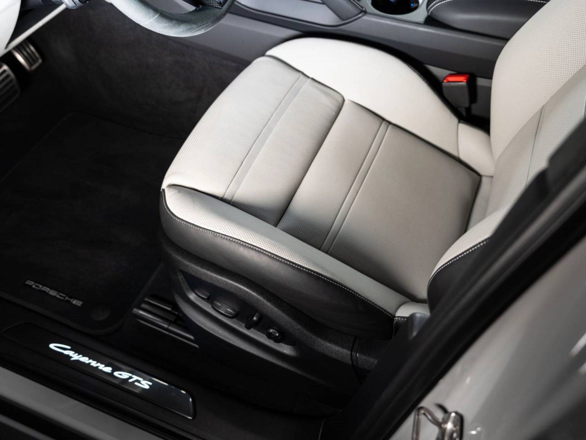 PORSCHE Cayenne GTS Coupé-image-15