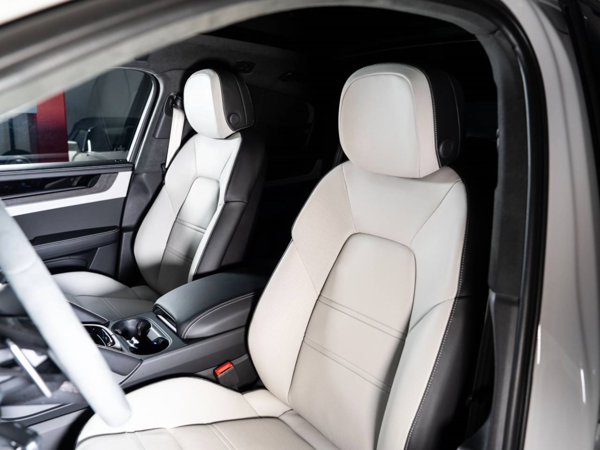 PORSCHE Cayenne GTS Coupé-image-4