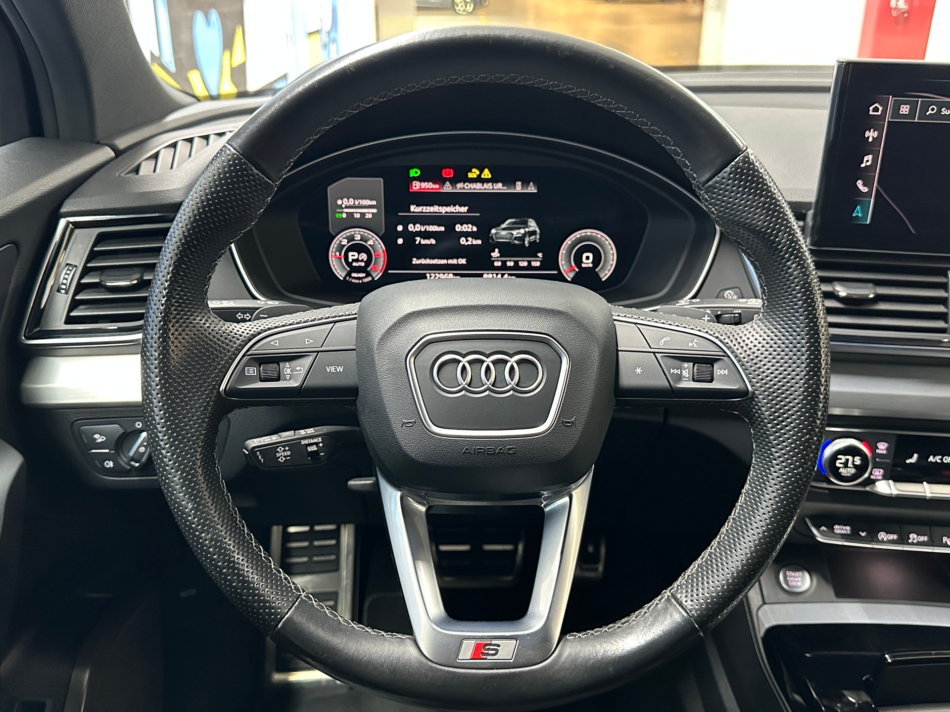 AUDI Q5 40 TDI S-line quattro S-tronic-image-9