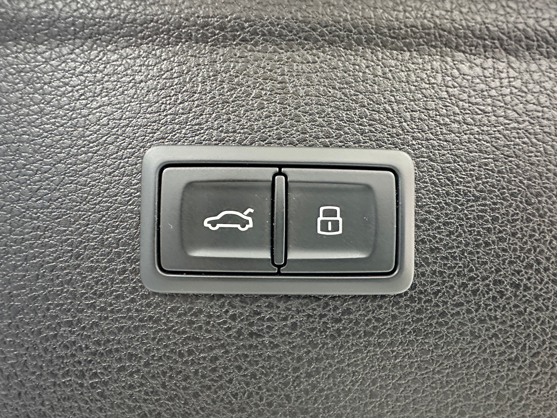 AUDI Q5 40 TDI S-line quattro S-tronic-image-11