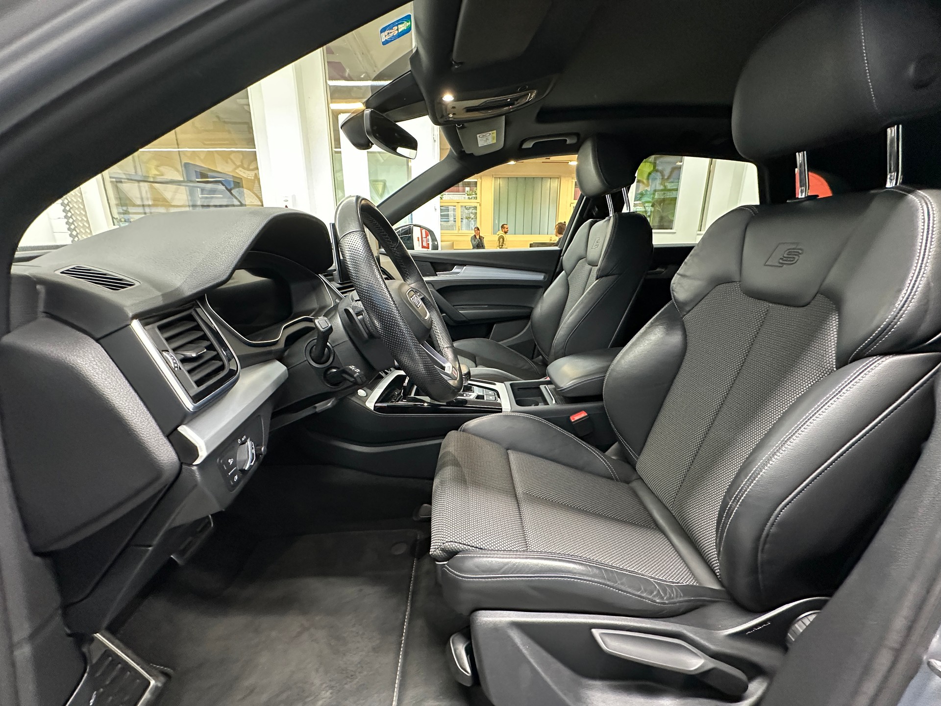 AUDI Q5 40 TDI S-line quattro S-tronic-image-6