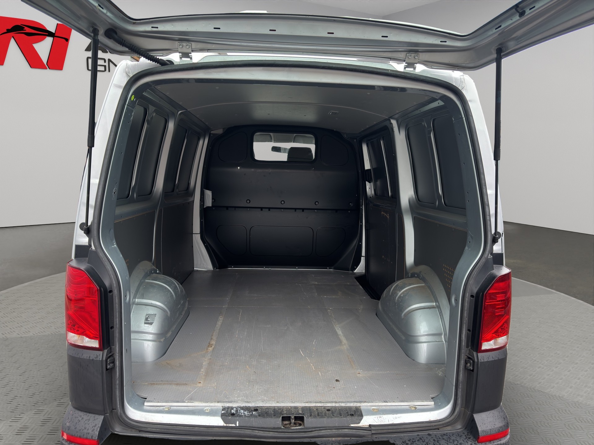 VW T6.1 2.0 TDI-image-9
