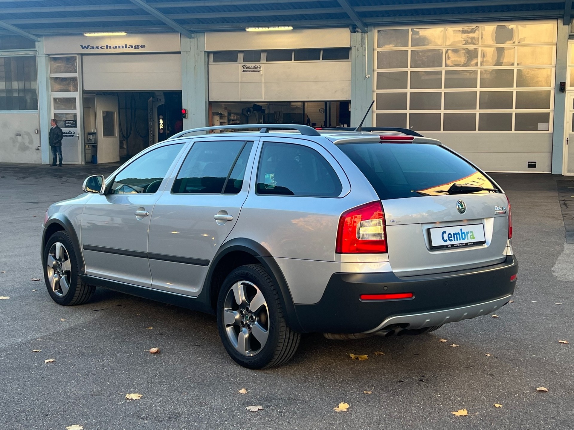 SKODA Octavia Combi 1.8 TSI Scout 4x4-image-2