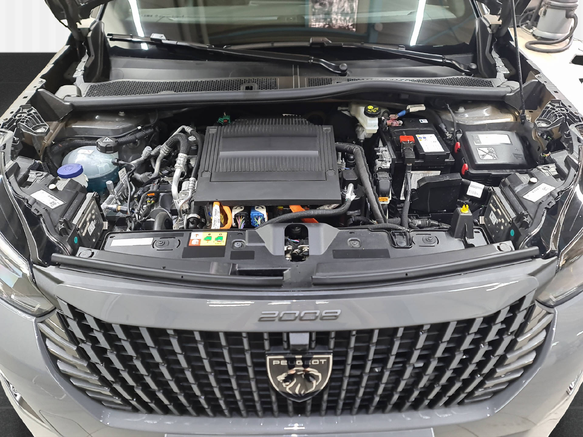 PEUGEOT E-2008 GT-image-13