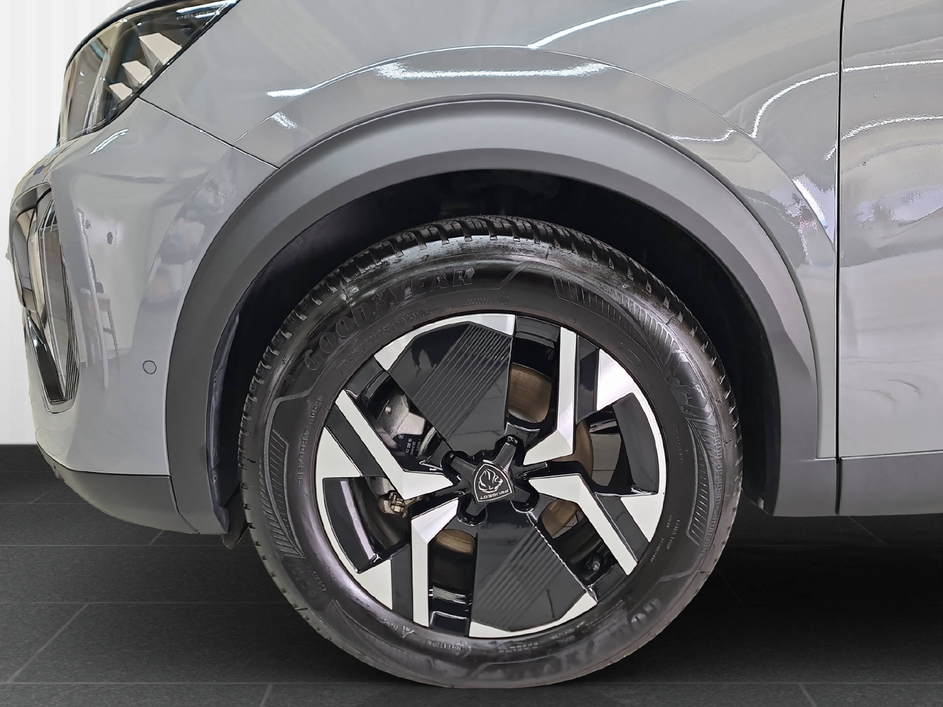 PEUGEOT E-2008 GT-image-12