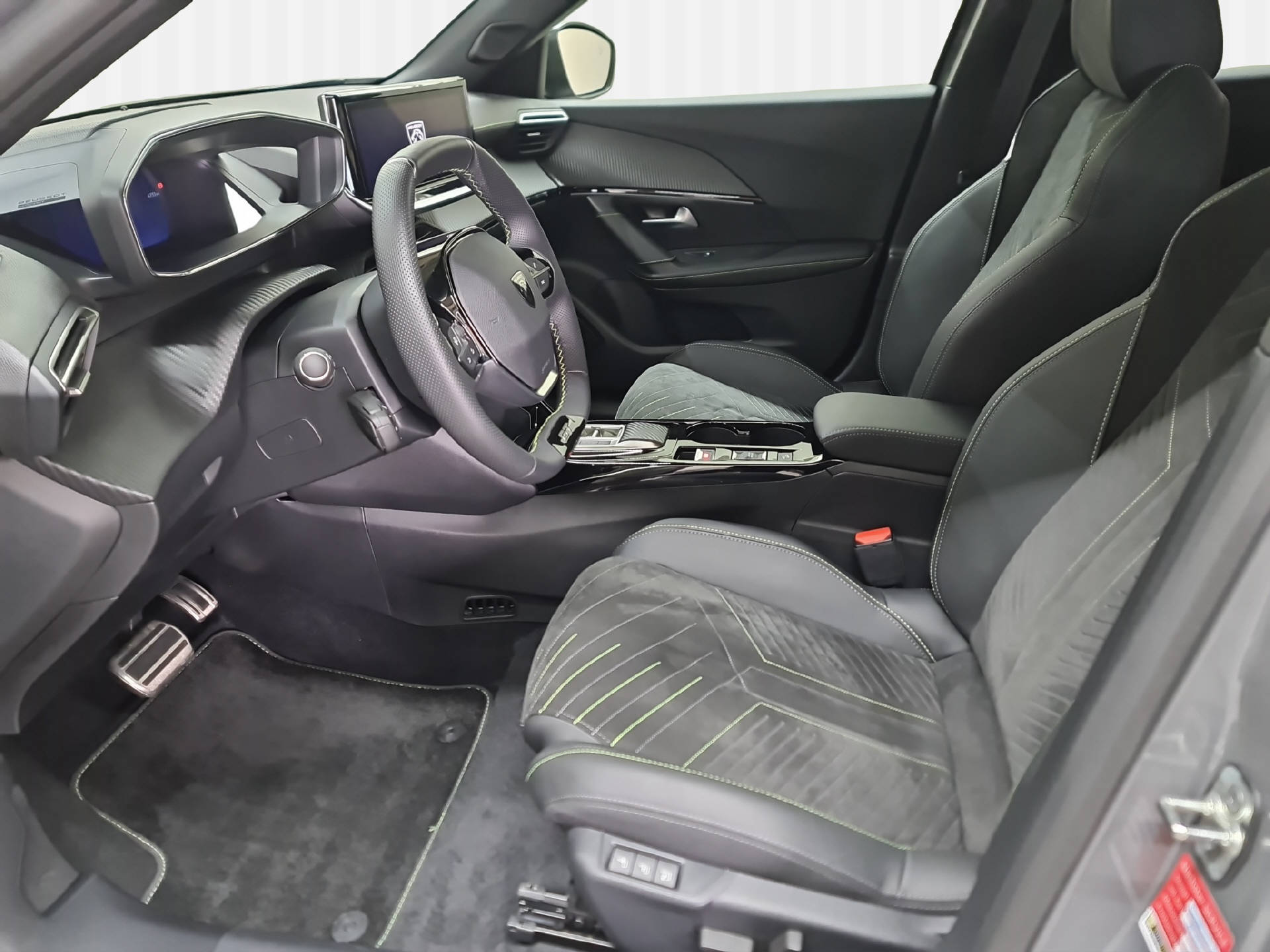 PEUGEOT E-2008 GT-image-5