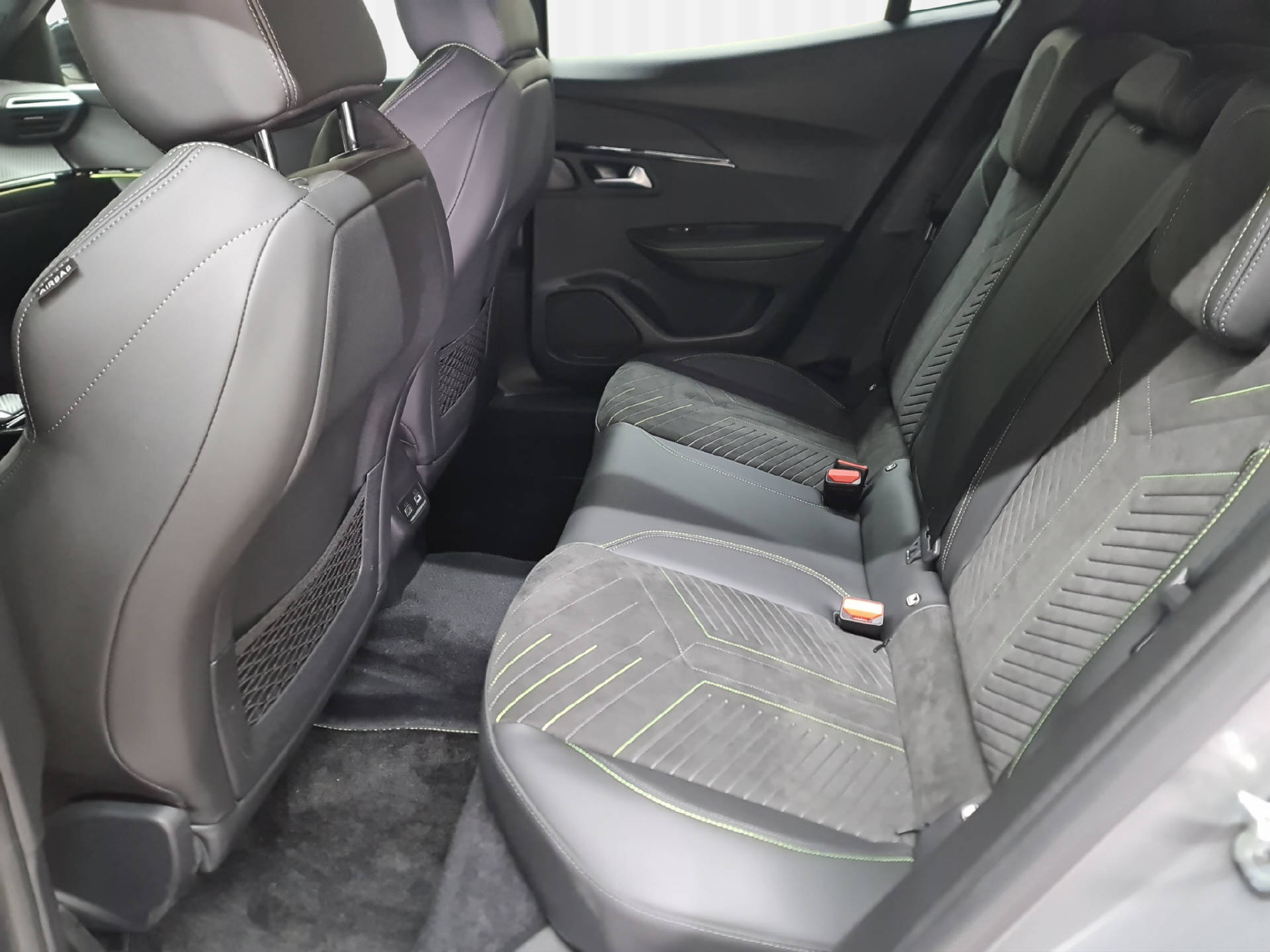 PEUGEOT E-2008 GT-image-9