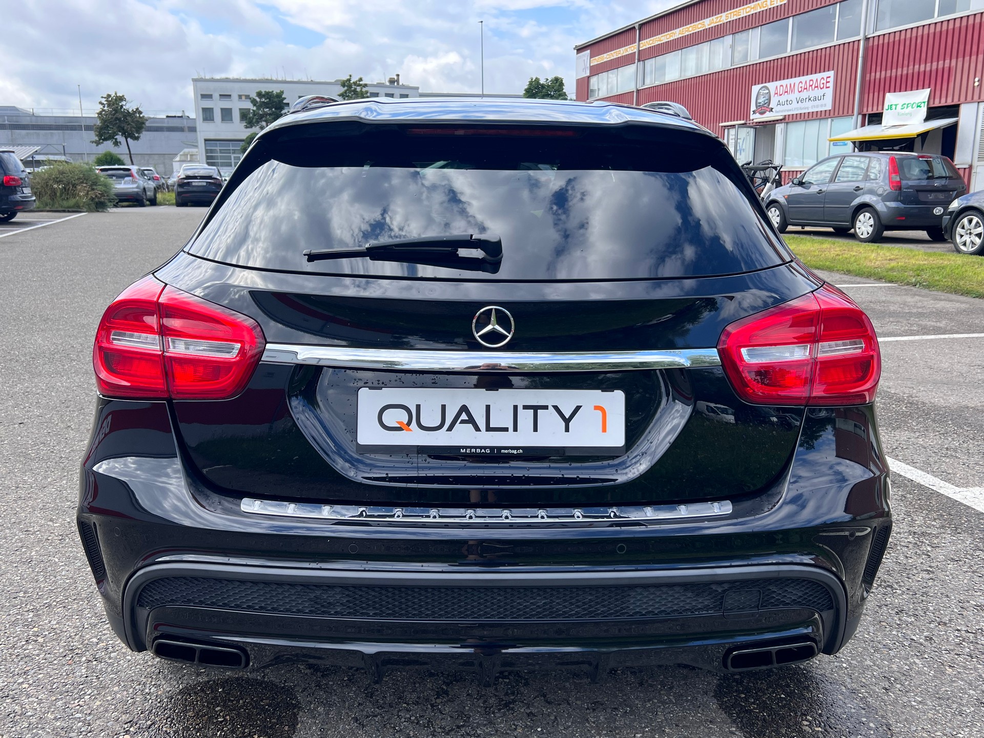 MERCEDES-BENZ GLA 45 AMG 4Matic 7G-DCT-image-3