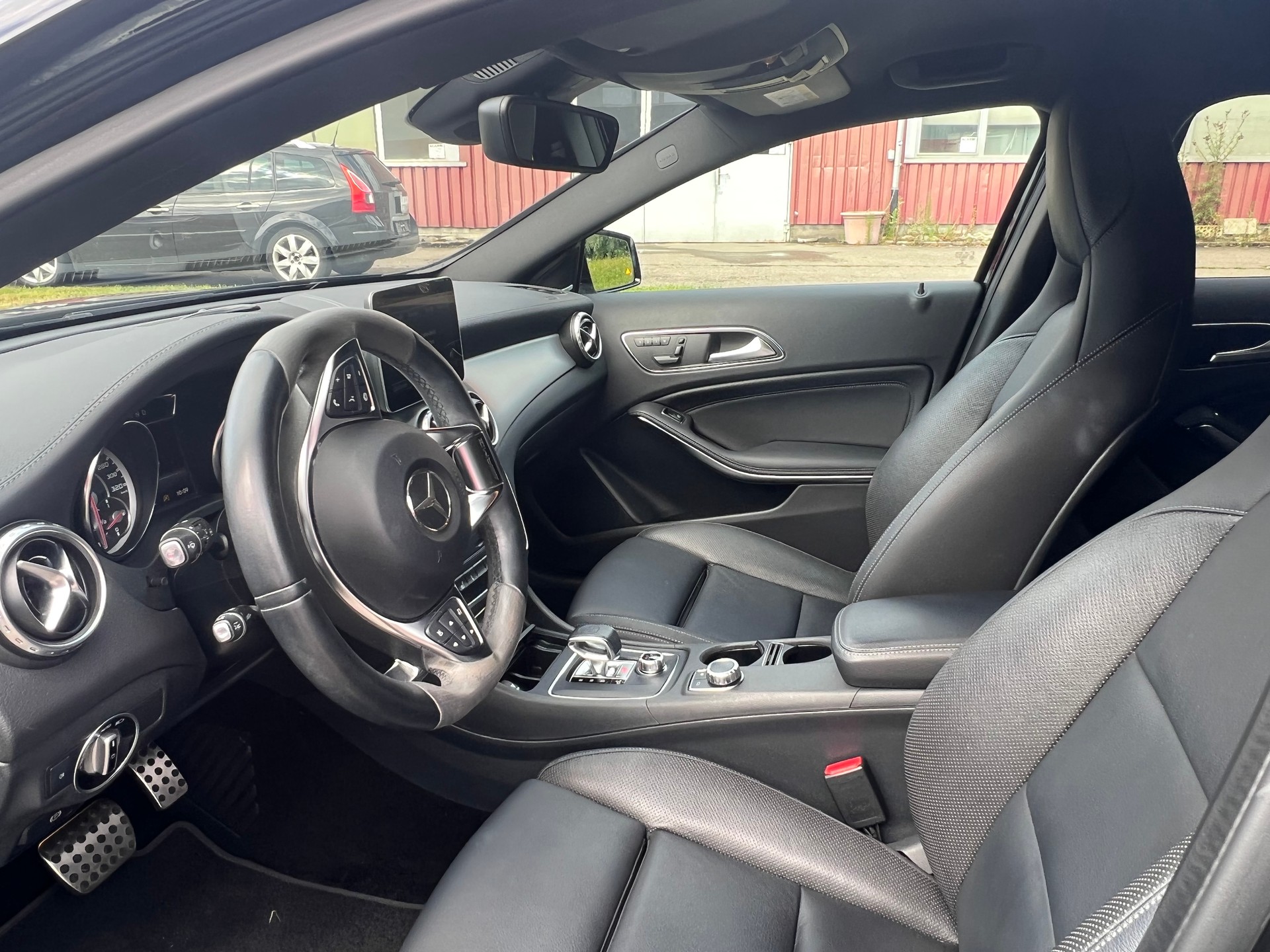 MERCEDES-BENZ GLA 45 AMG 4Matic 7G-DCT-image-9