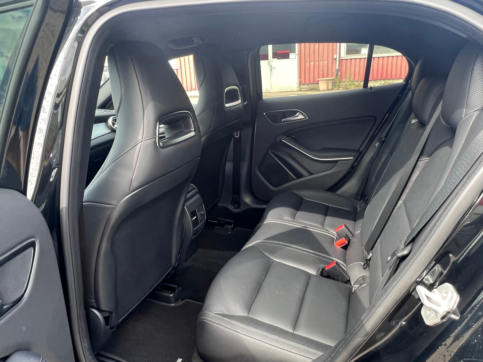 MERCEDES-BENZ GLA 45 AMG 4Matic 7G-DCT-image-8