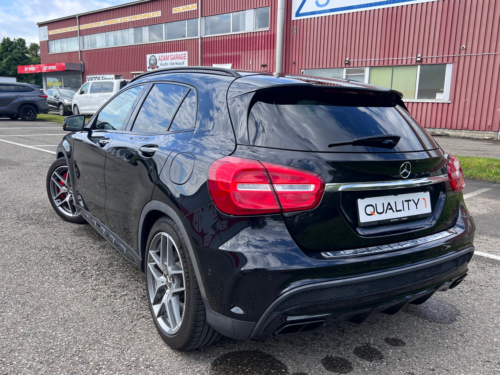 MERCEDES-BENZ GLA 45 AMG 4Matic 7G-DCT-image-4